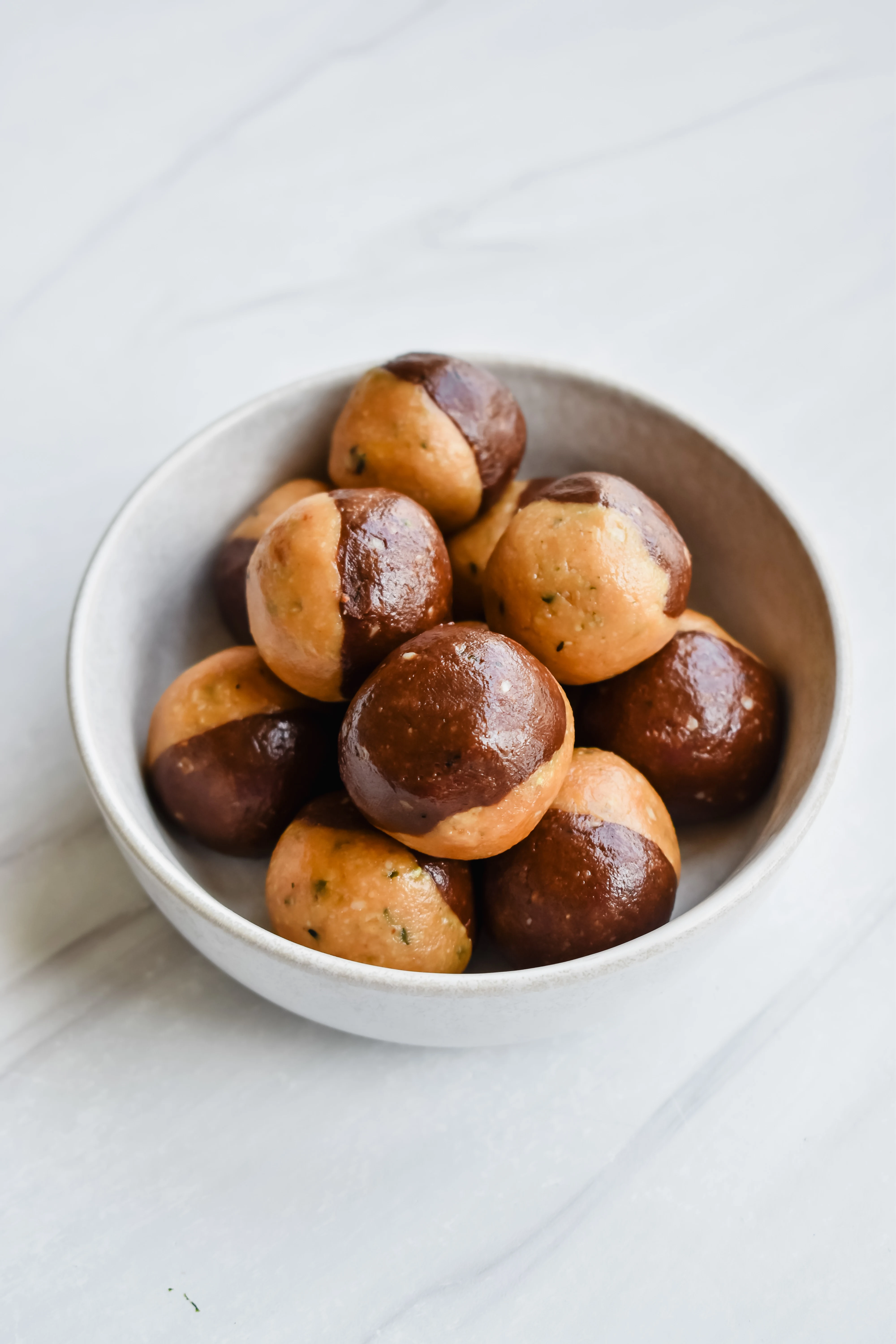 chocolate-peanut-butter-swirl-energy-bites