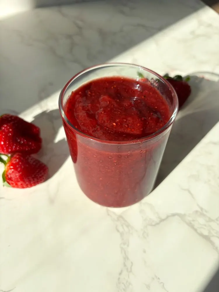 healthy-4-ingredient-strawberry-chia-jam