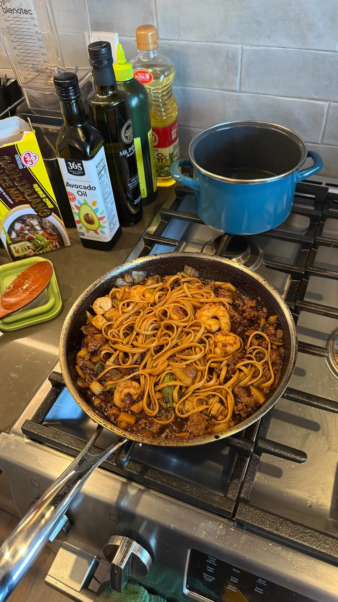 black-bean-noodles-(jajangmyeon)