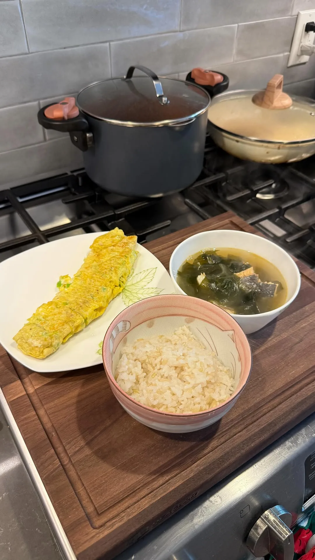 korean-seaweed-soup-with-salmon