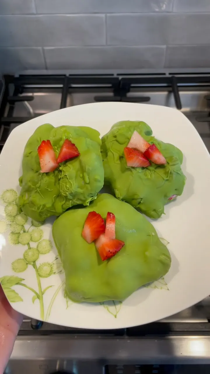 matcha-strawberry-clusters