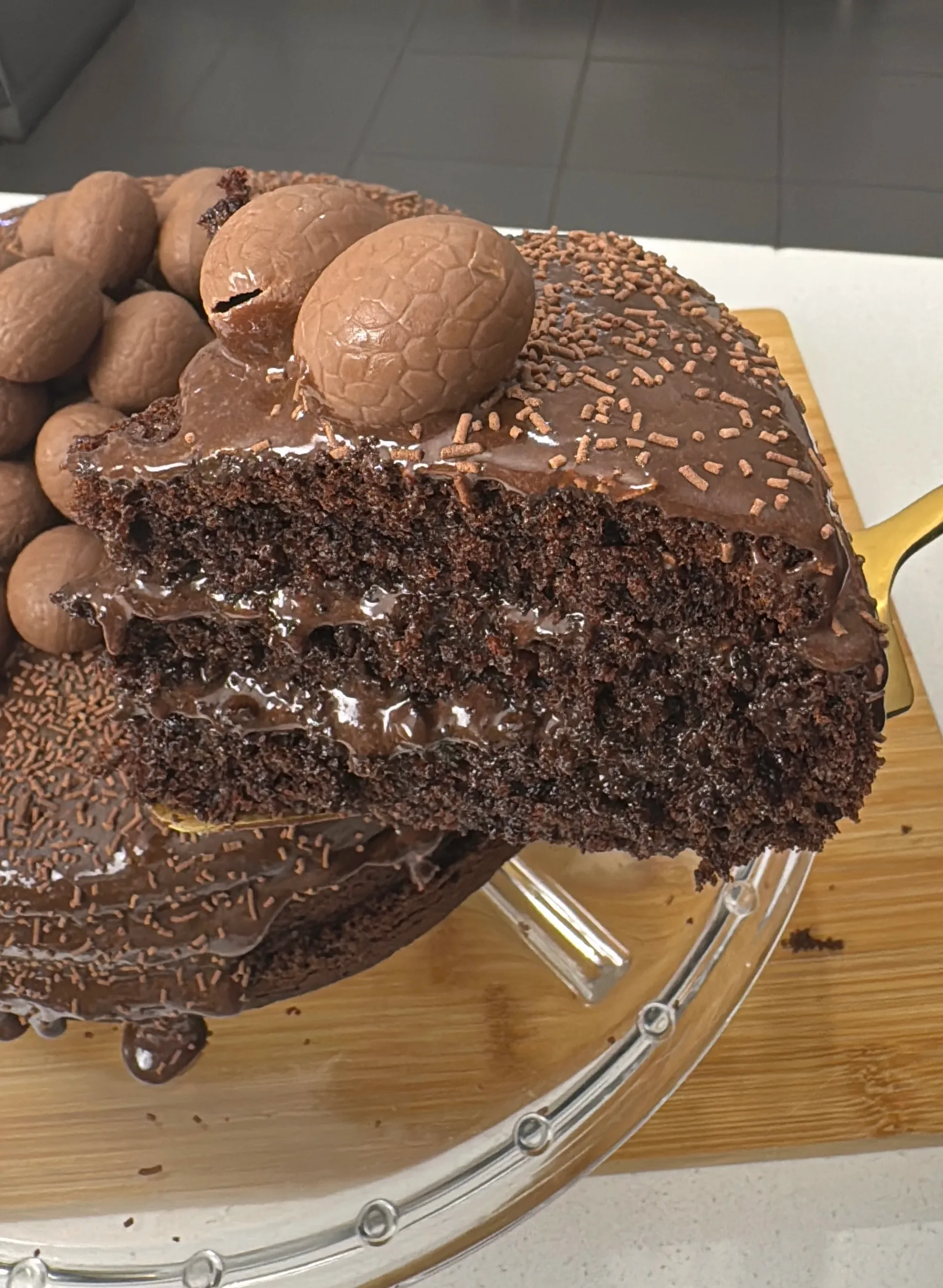 chocolate-fudge-cake-or-bolo-de-brigadeiro