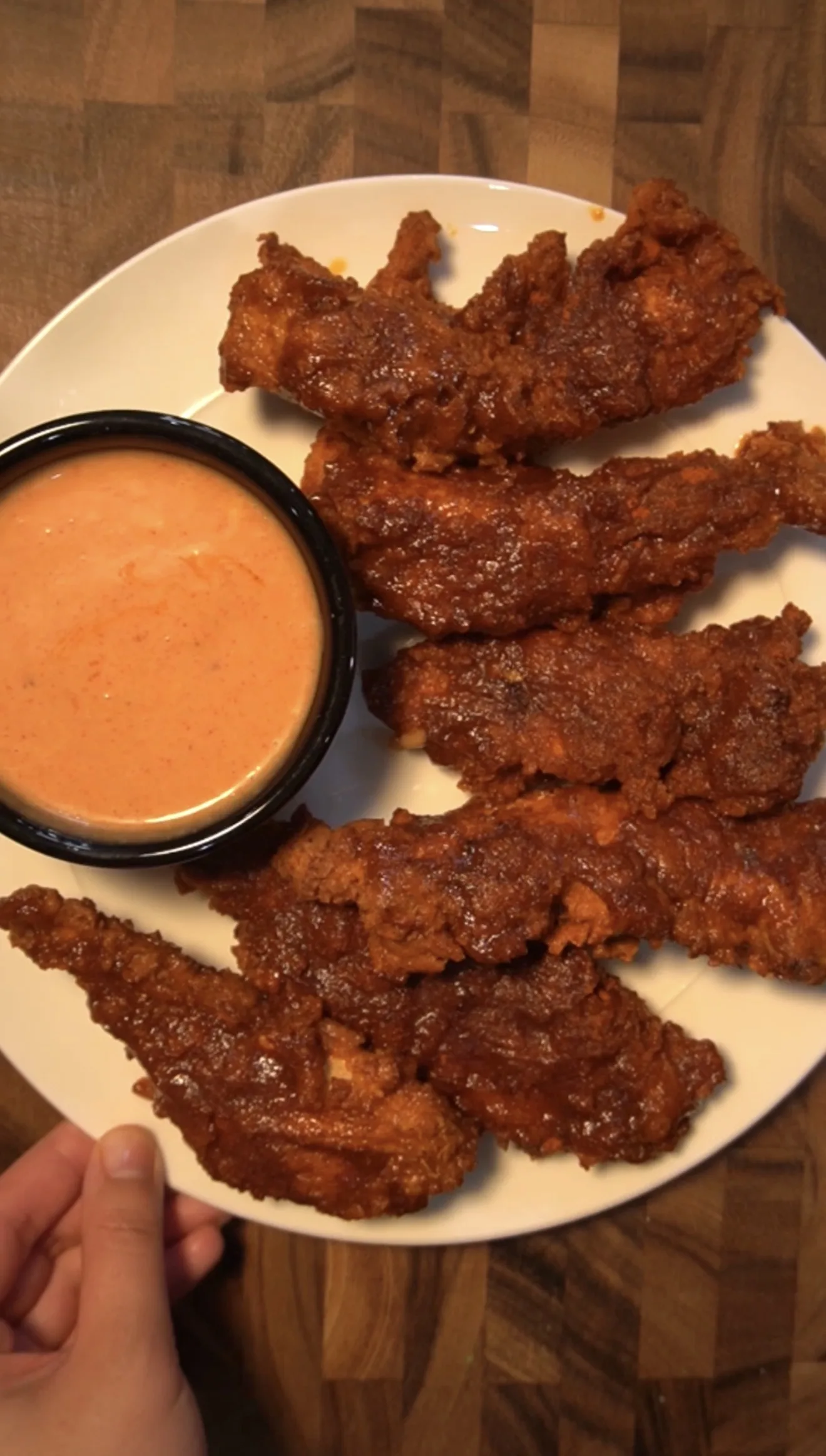 dave's-hot-chicken-tenders-with-dave's-sauce