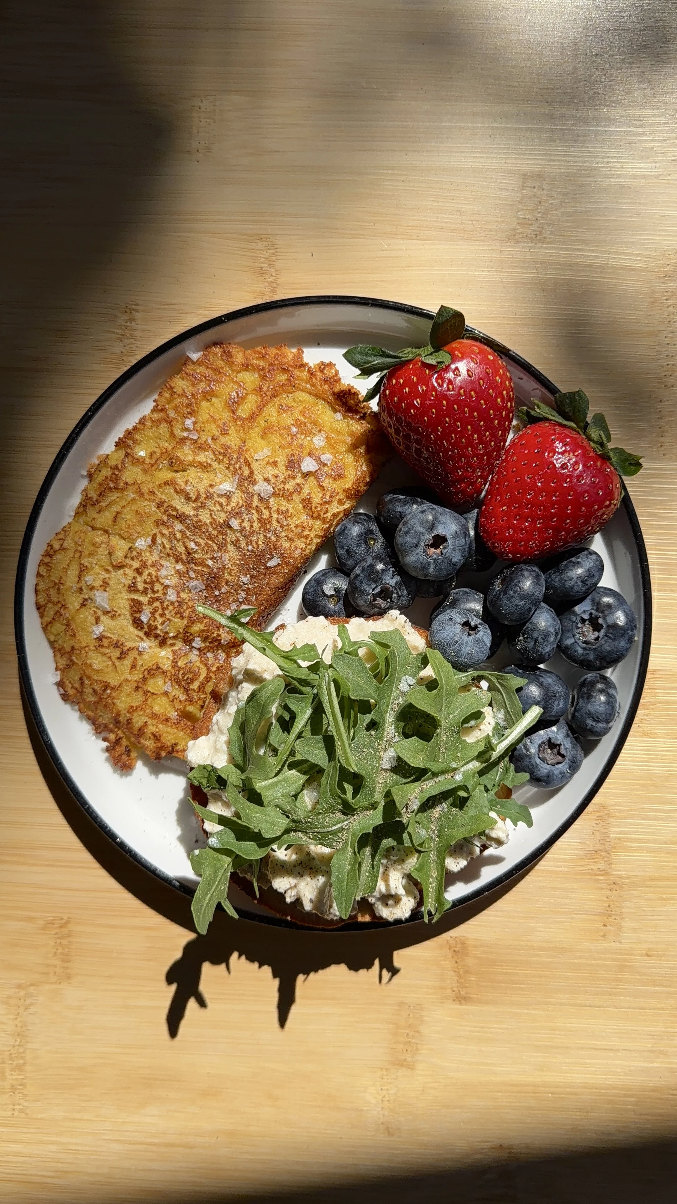 vegan-omelette-and-cottage-cheese-bagel-(30g-protein-15-minutes)