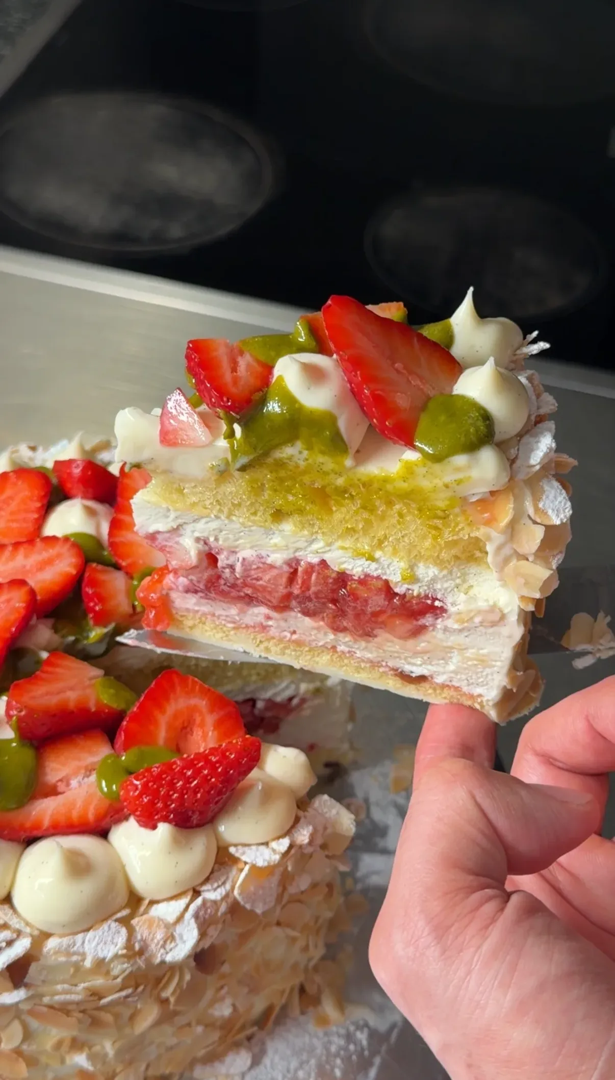 panettone-cream-cake-with-strawberries-and-pistachio