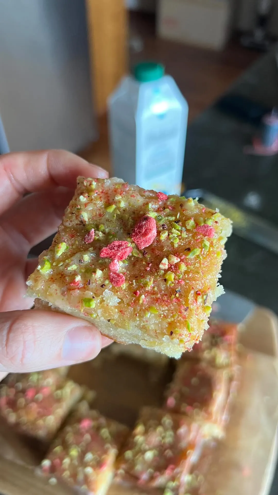 strawberry-lemonade-blondies-with-salty-pistachios