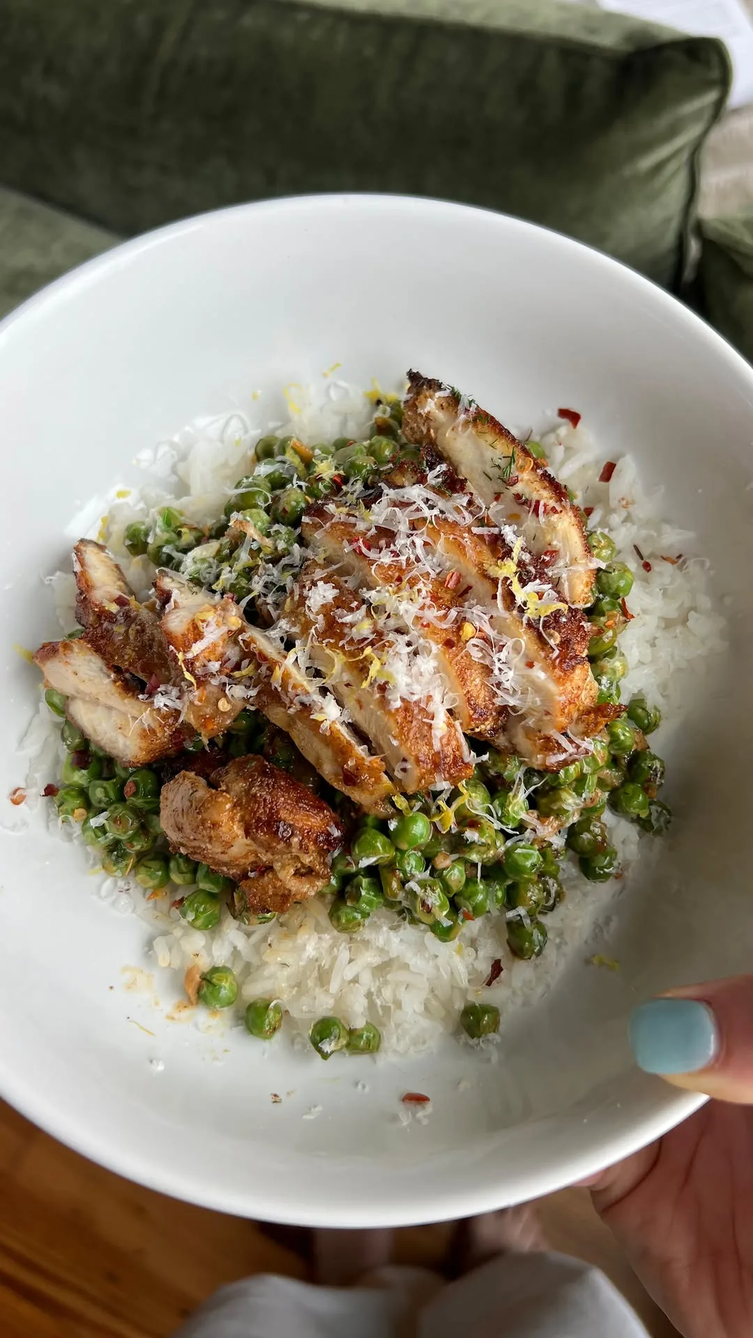 chicken-thighs-and-creamy-peas