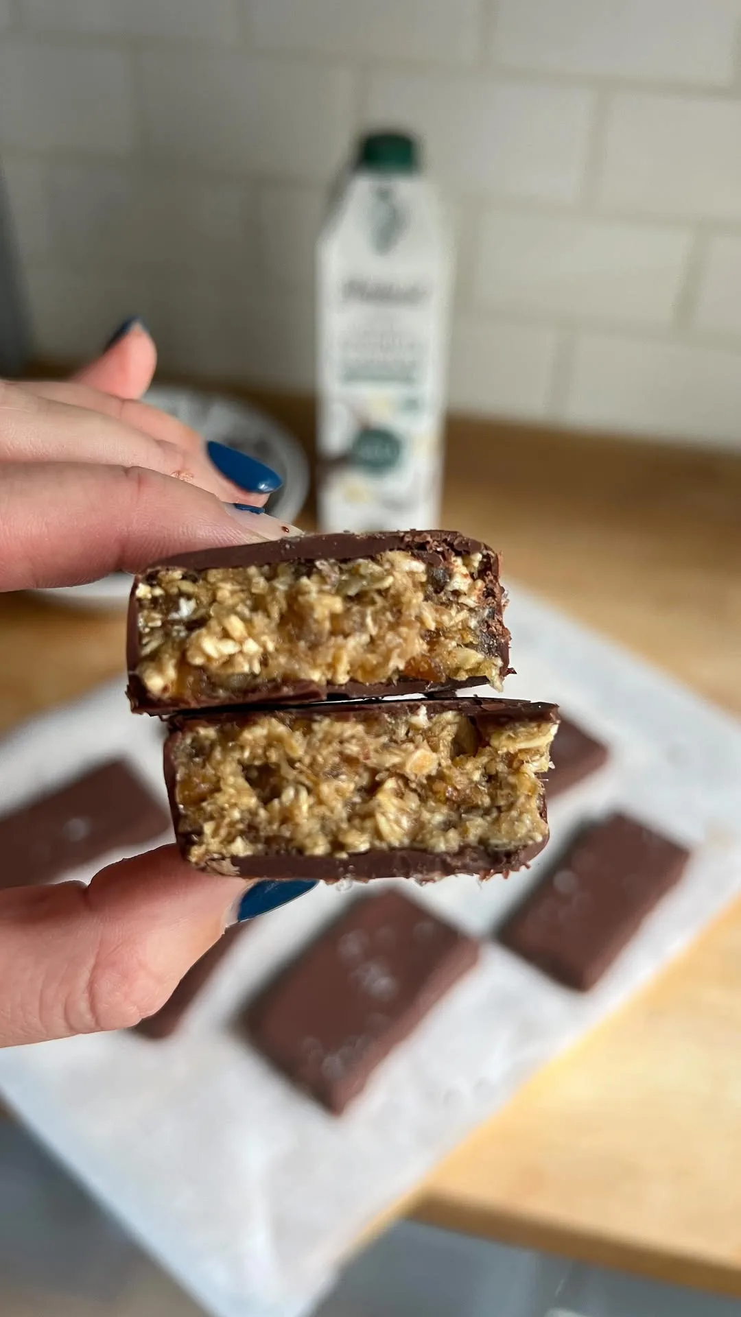 chocolate-covered-oat-date-bars-(dairy-free)