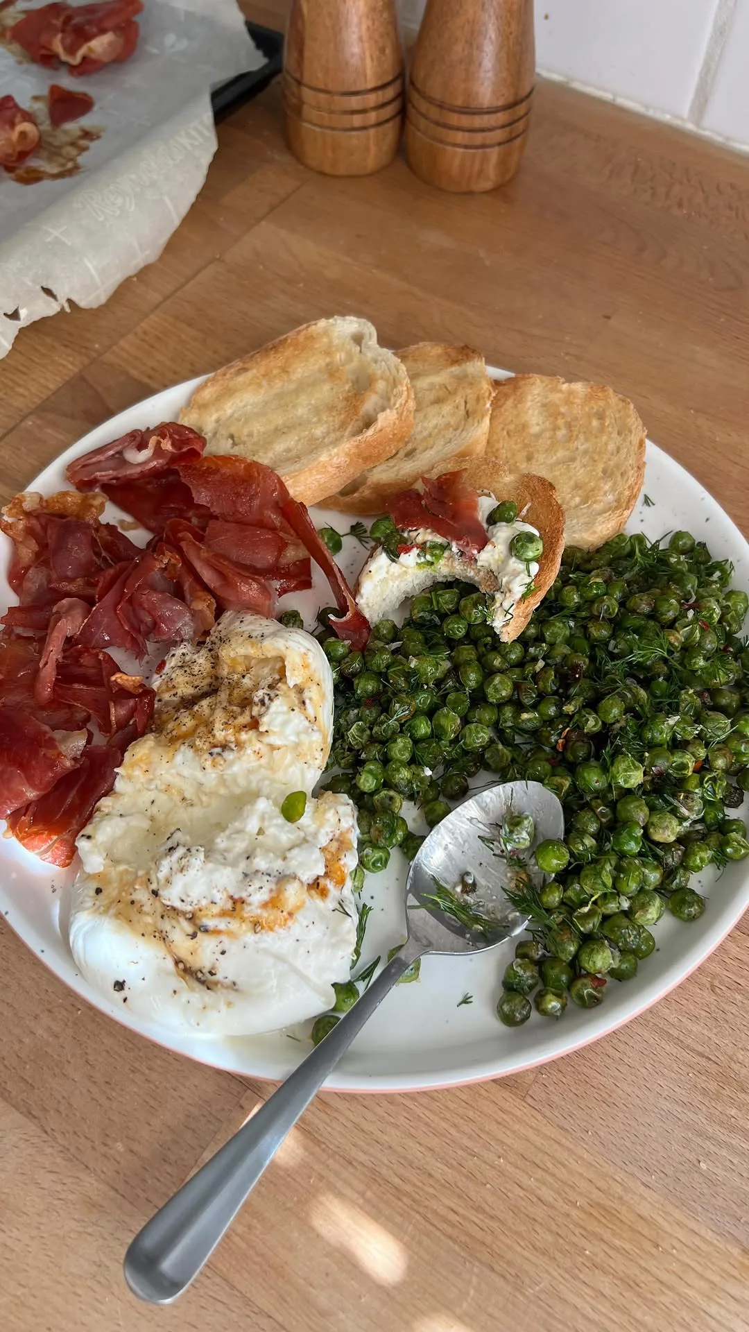 charred-peas-salad-with-burrata-and-prosciutto