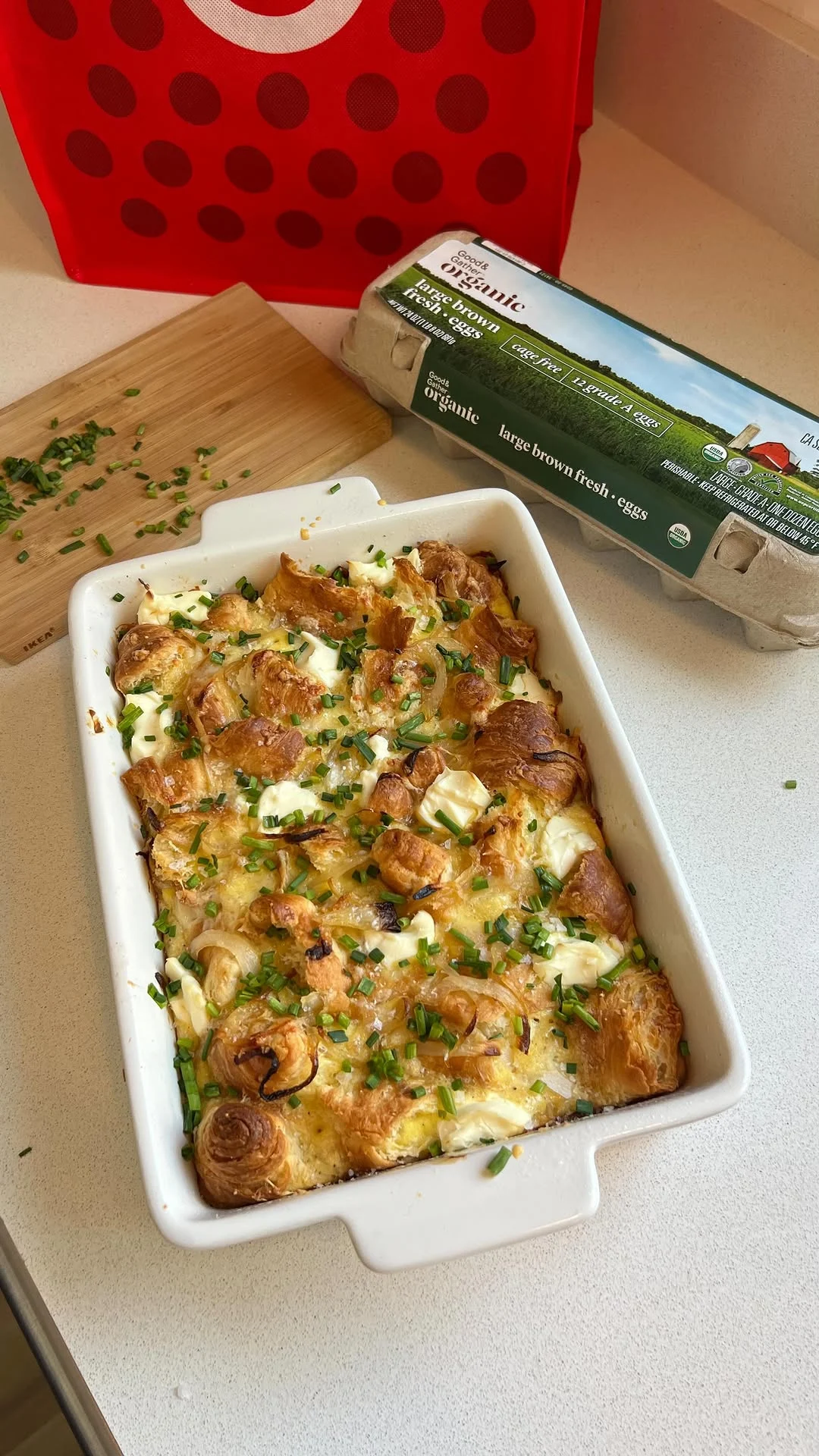 caramelized-onion-croissant-breakfast-strata