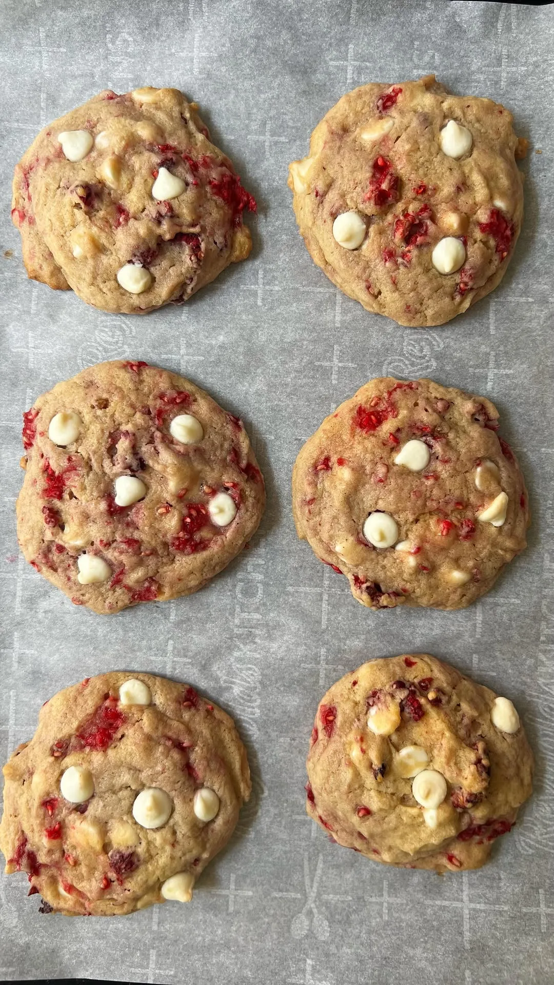 raspberry-white-chocolate-chip-cookies