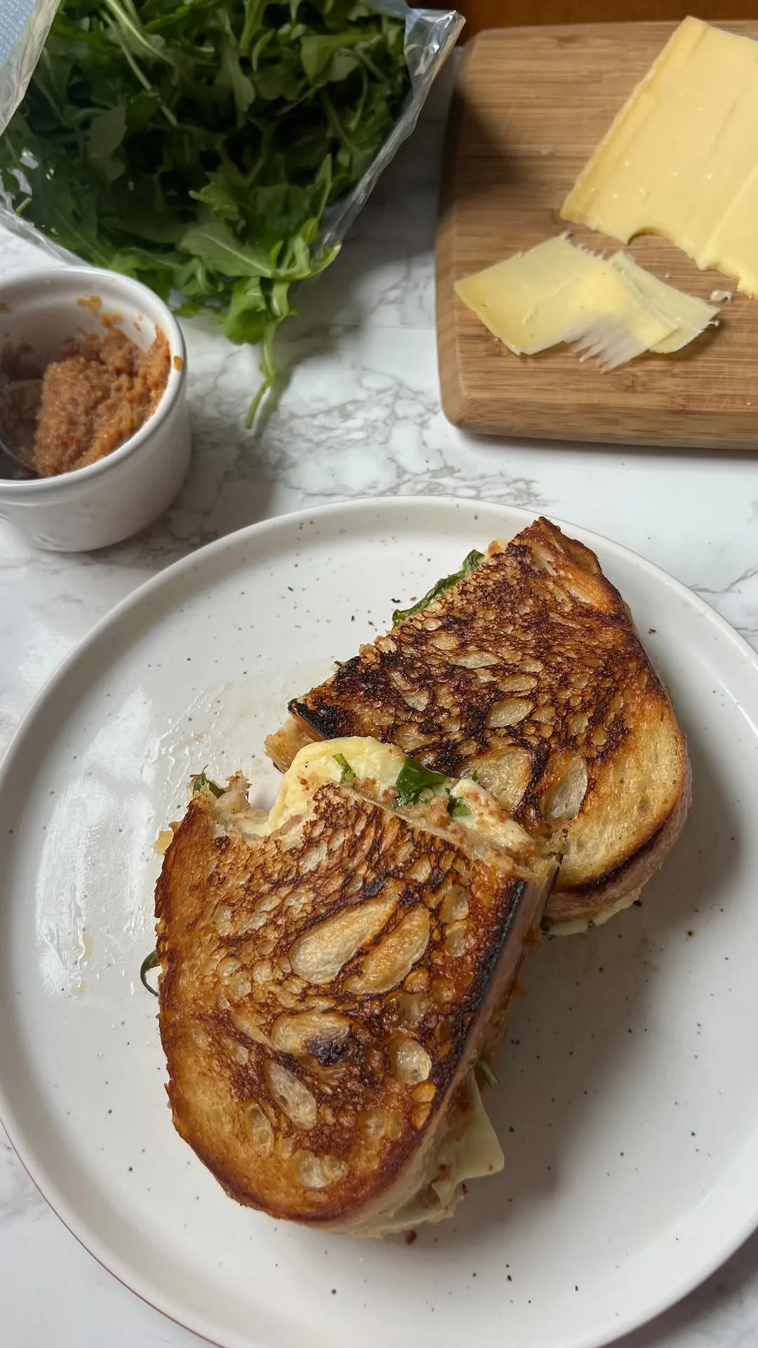 grilled-cheese-with-apple-bacon-jam