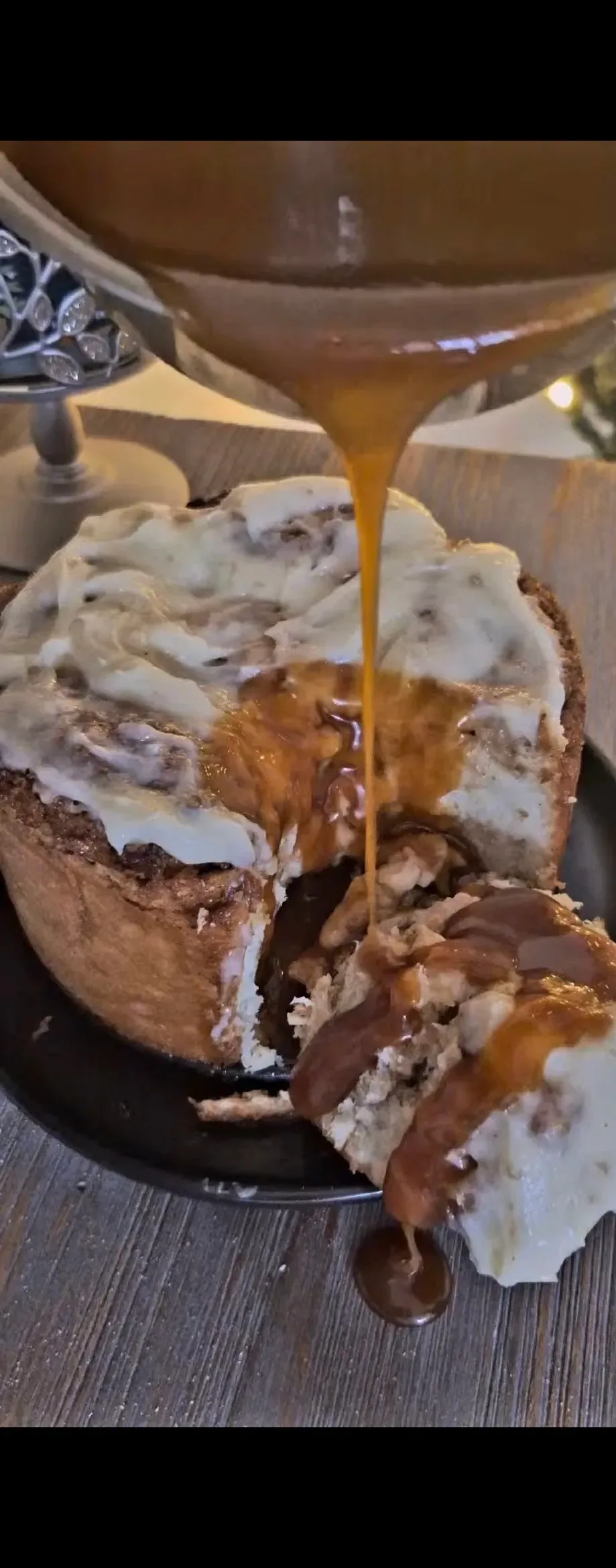 bourbon-pecan-salted-caramel-cinnamon-rolls