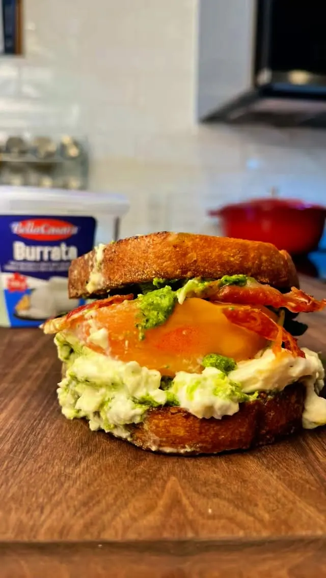 burrata-peach-and-prosciutto-sandwich