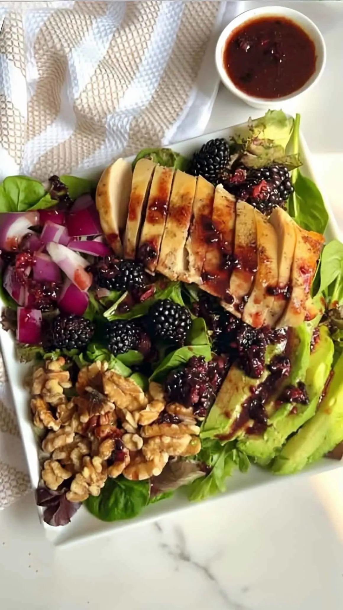 blackberry-balsamic-chicken-salad
