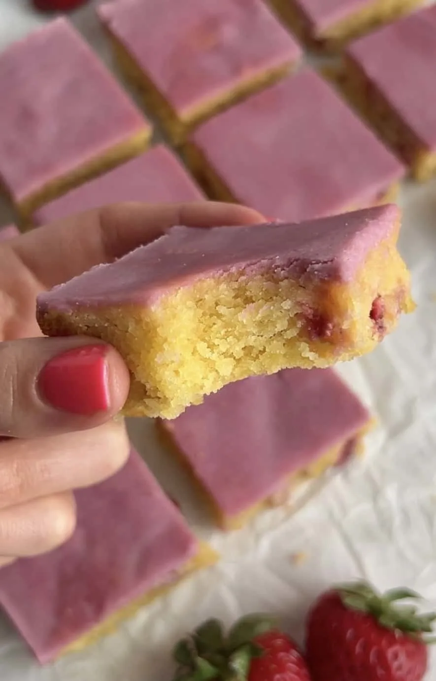 strawberry-lemon-blondies