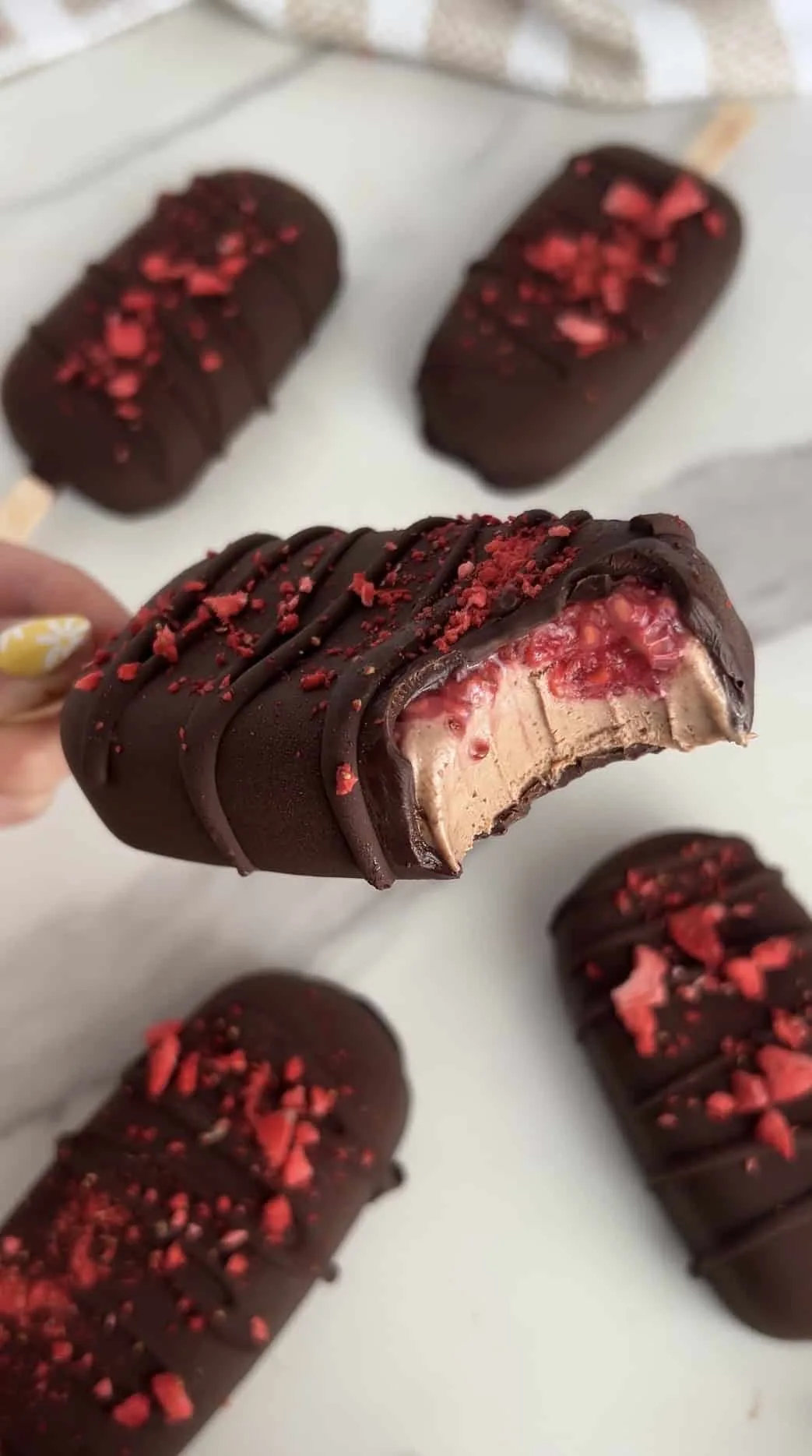chocolate-raspberry-magnum-bars