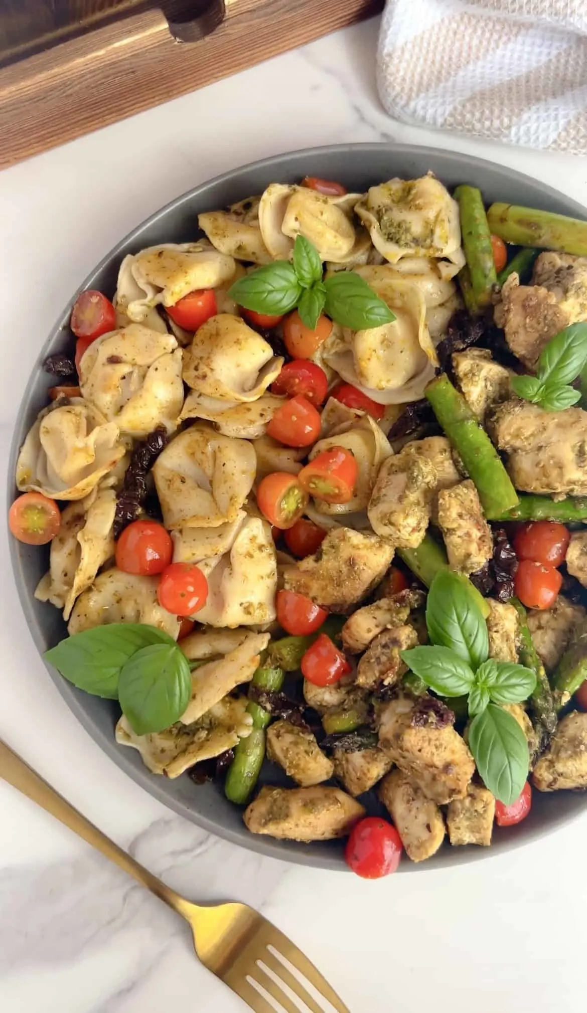 pesto-chicken-and-tomato-tortellini