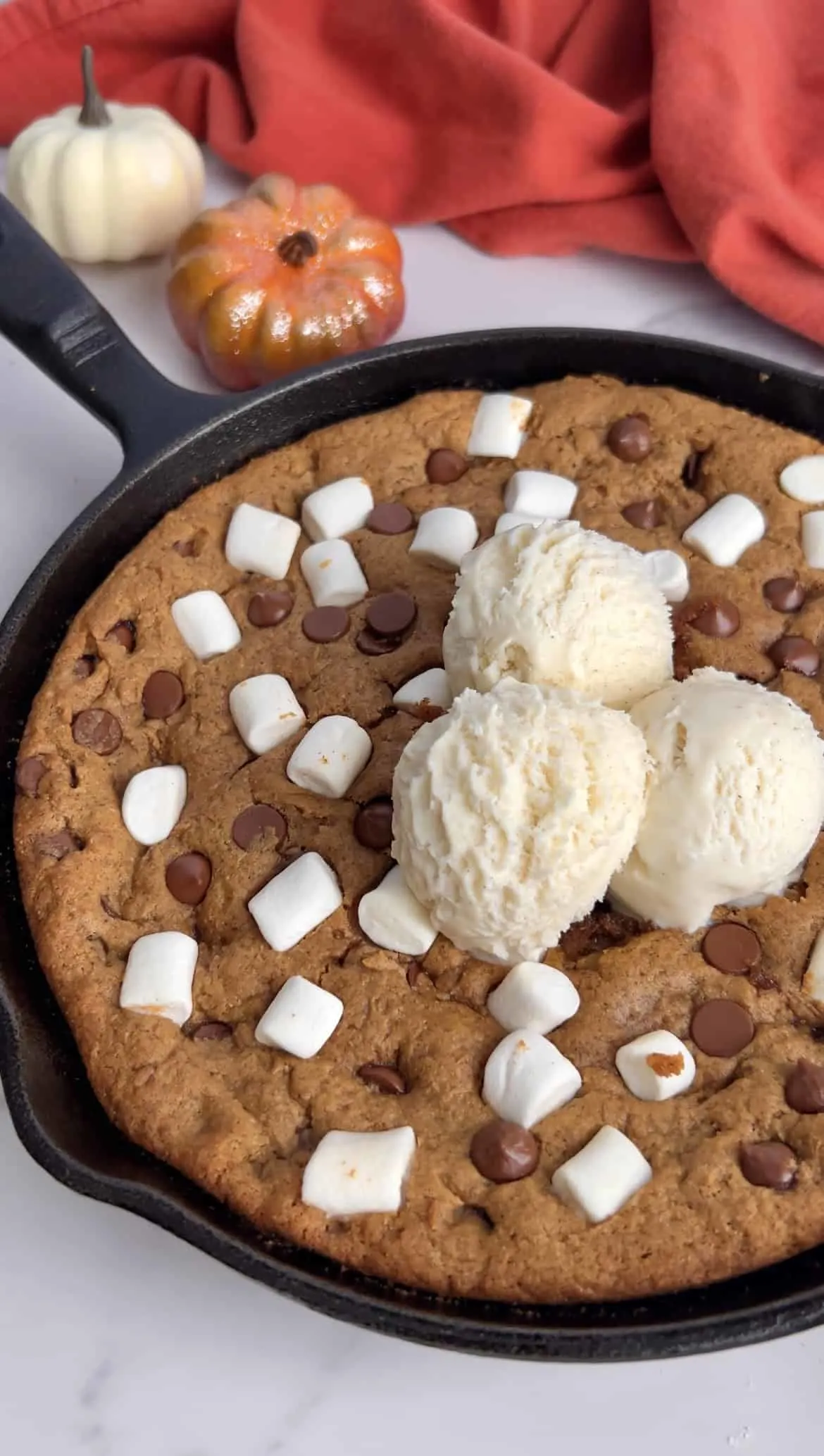 pumpkin-s'mores-cookie-skillet