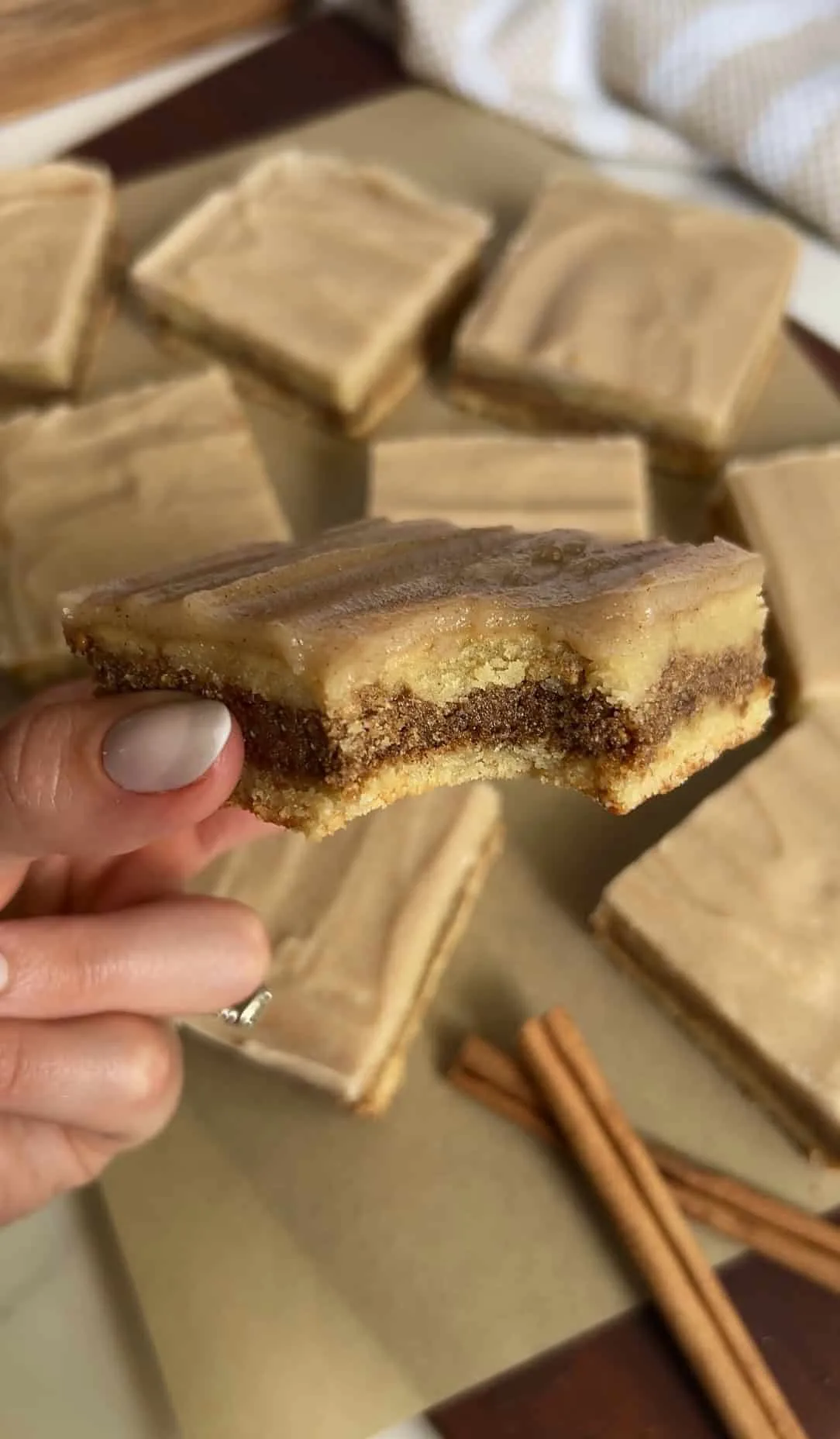 frosted-brown-sugar-cinnamon-pop-tart-cookie-bars