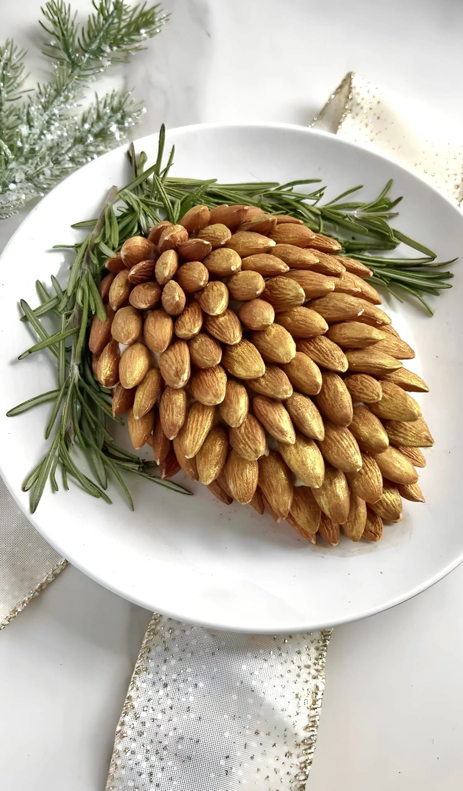 pine-cone-cheese-ball