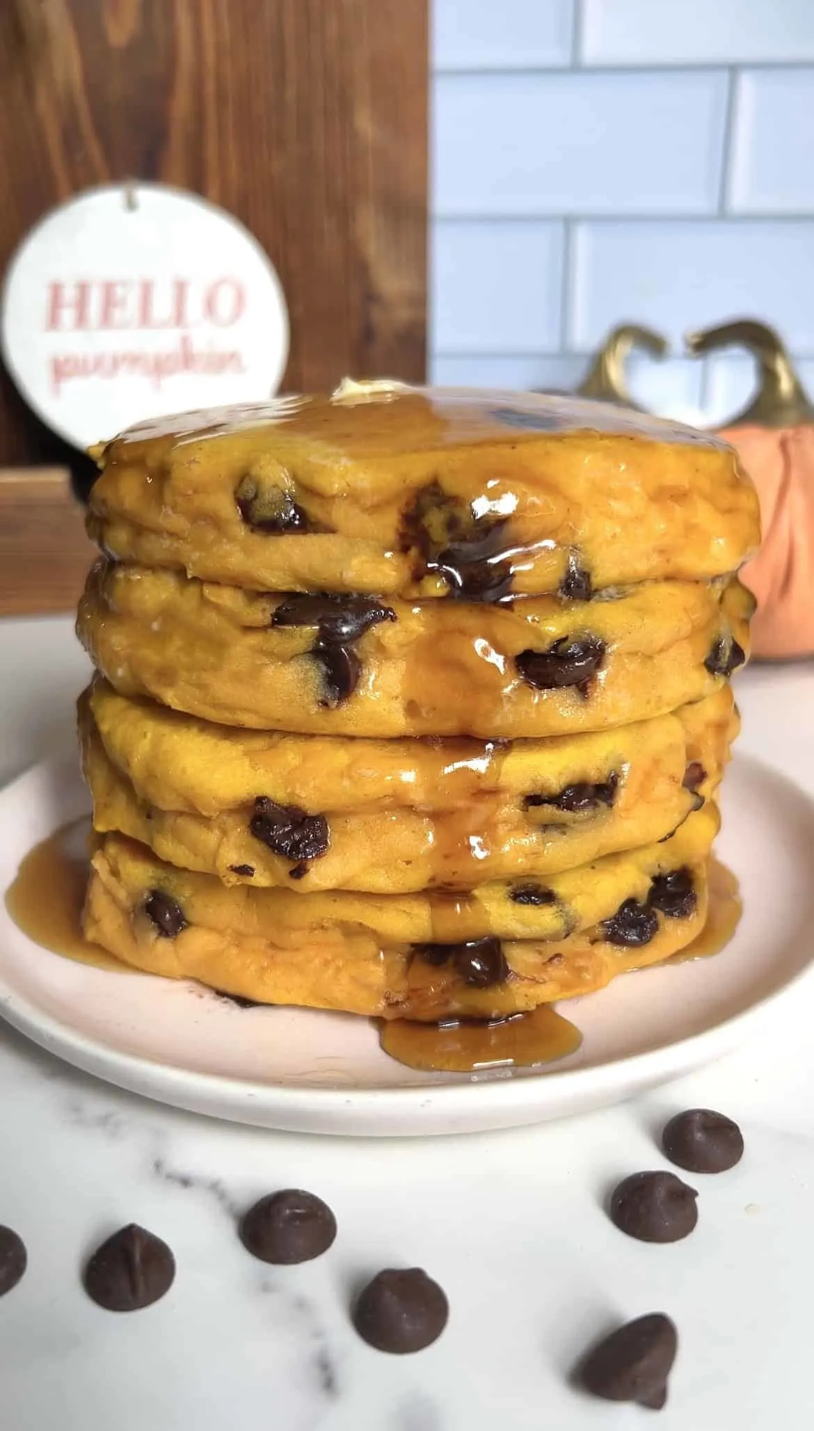 healthy-pumpkin-chocolate-chip-pancakes