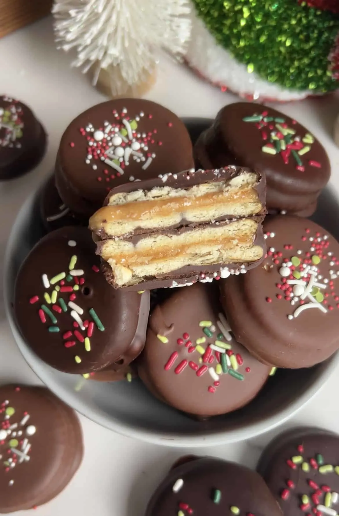 healthier-christmas-crack-cookie-sandwiches
