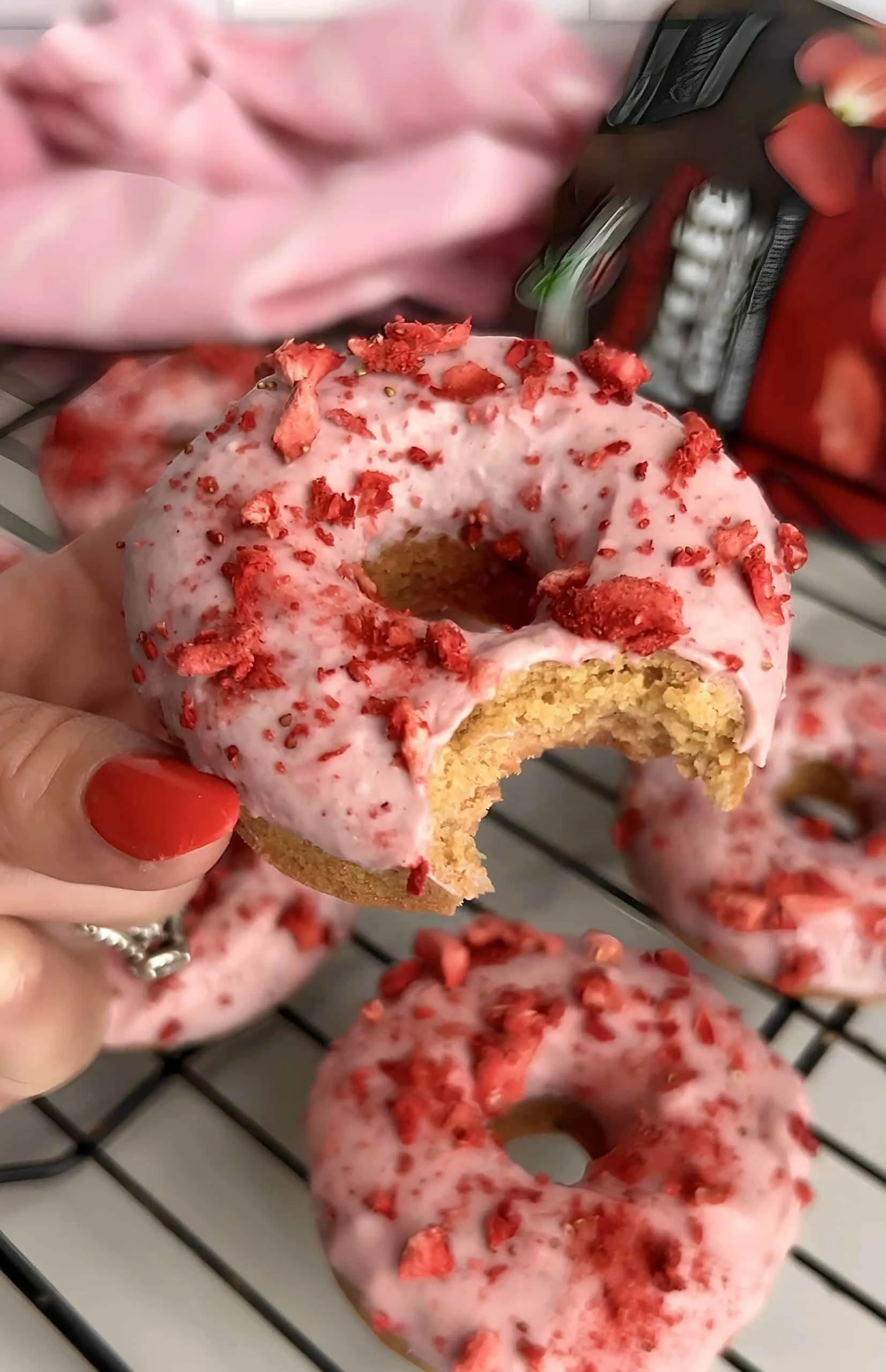 strawberry-protein-donuts