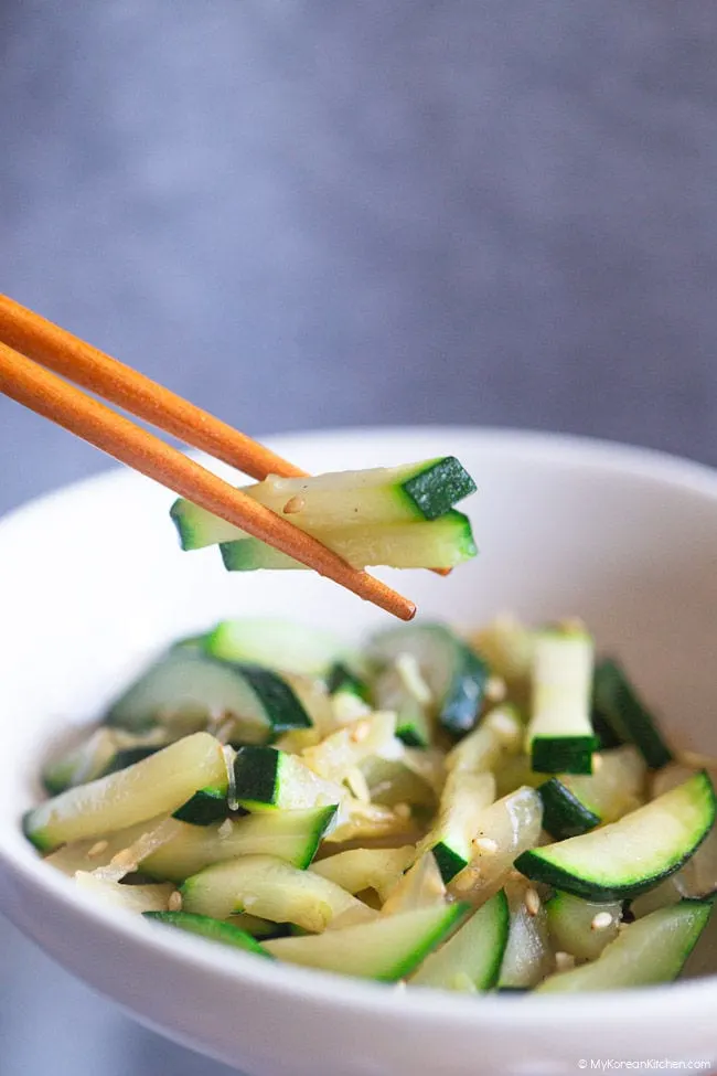 banchan:-korean-zucchini-stir-fry-(hobak-bokkeum)