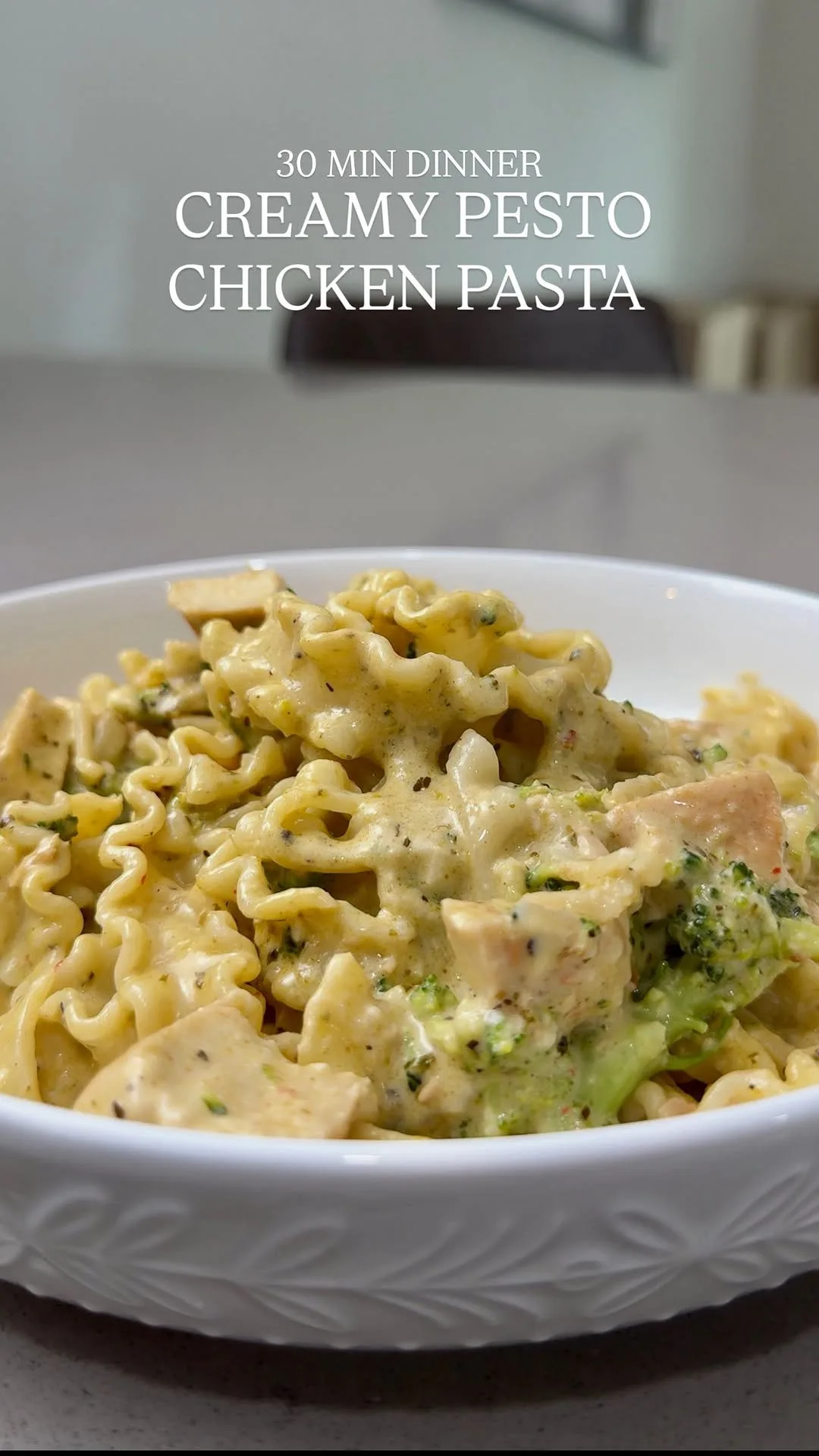 creamy-pesto-chicken-and-broccoli-pasta