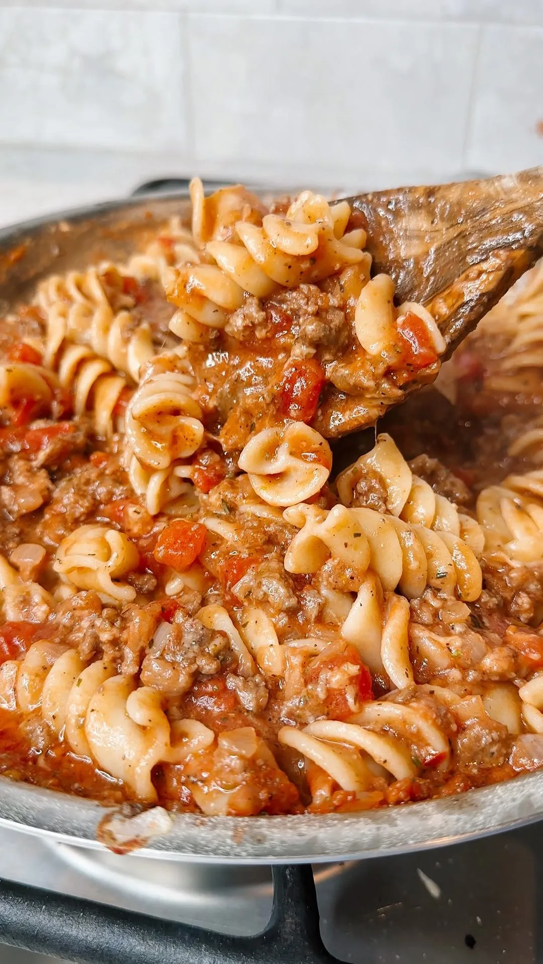 pasta-with-ground-beef-and-tomato-sauce
