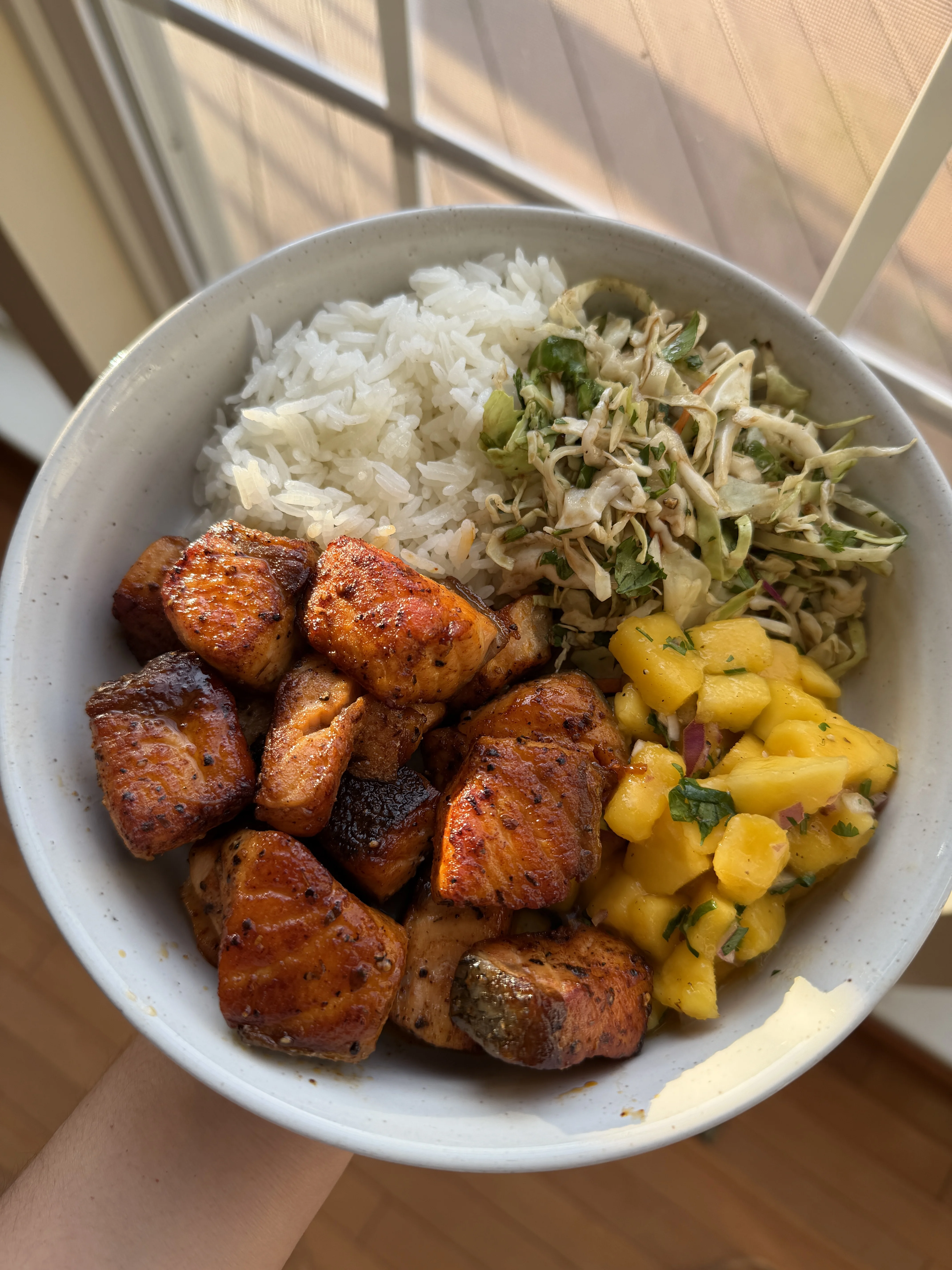 salmon-bites-with-mango-salsa-and-tangy-slaw-salad