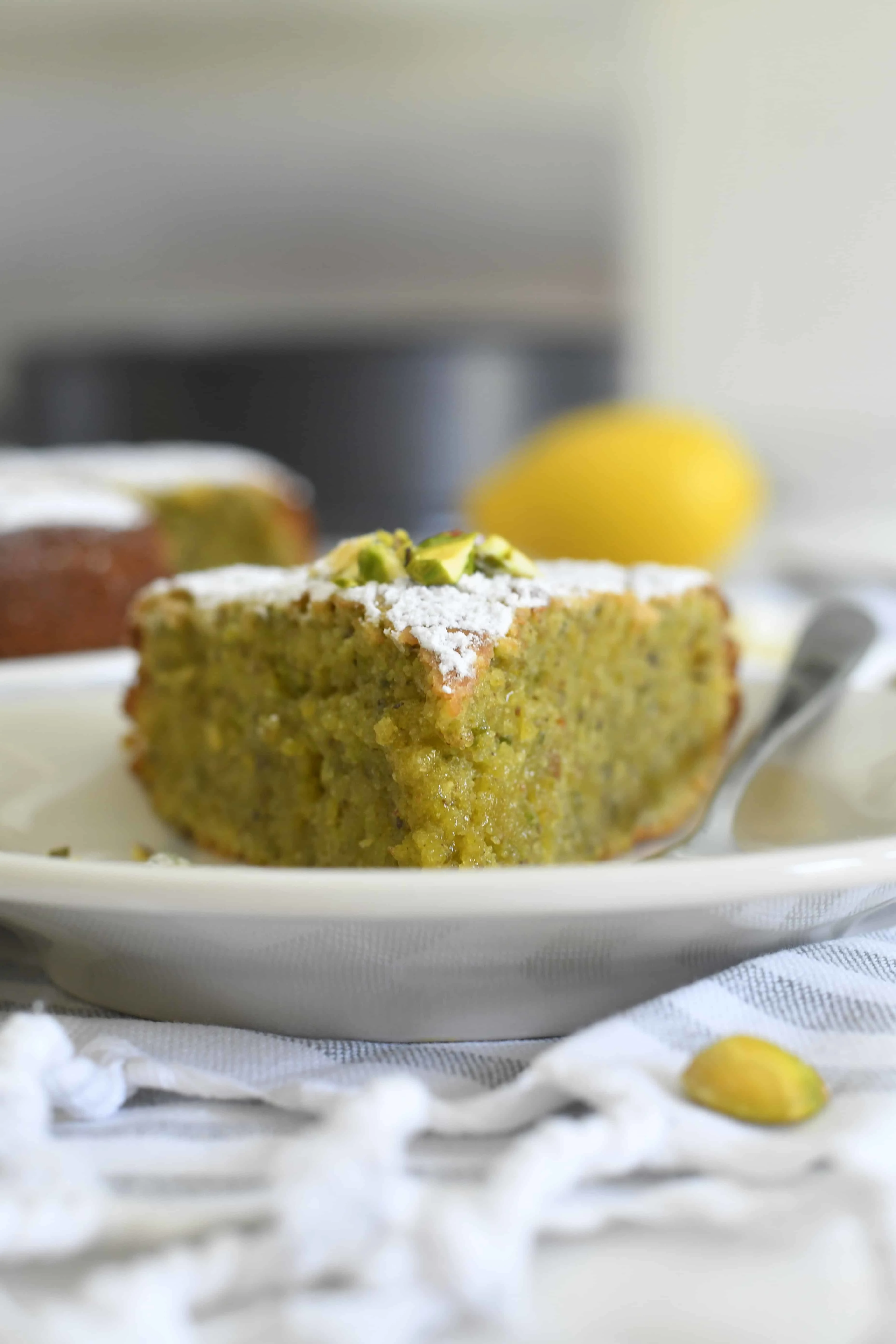 pistachio-torta-caprese-(italian-gluten-free-pistachio-and-white-chocolate-cake)