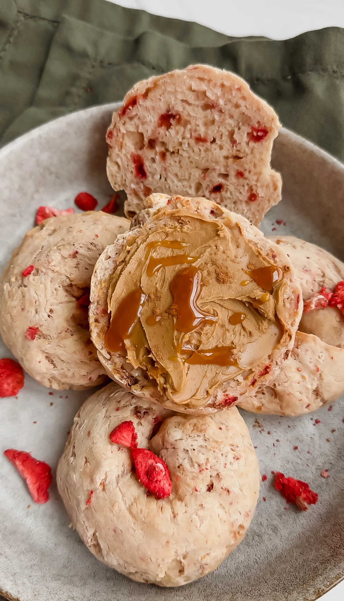 high-protein-strawberry-bagels