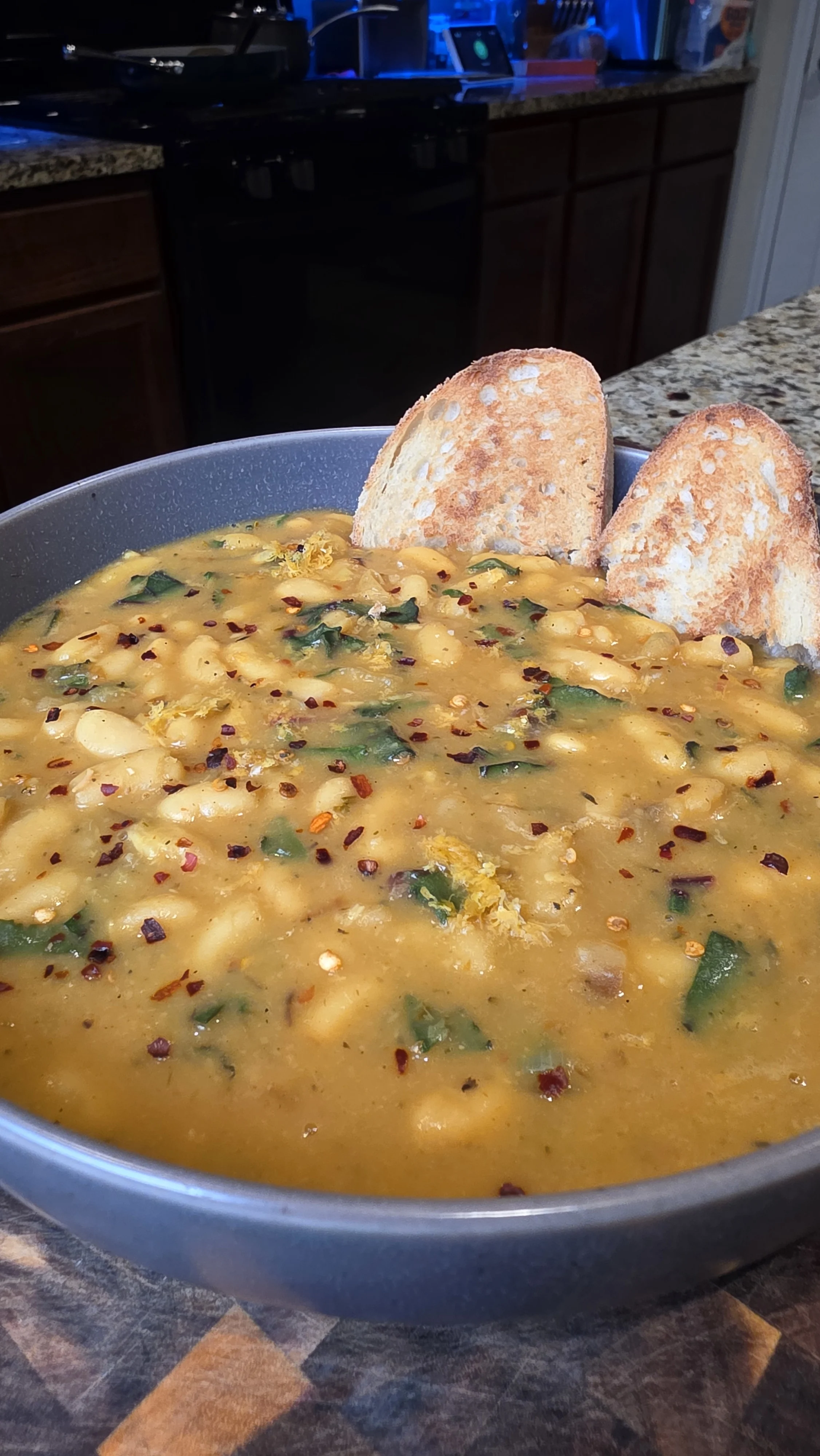 roasted-garlic-and-white-bean-soup