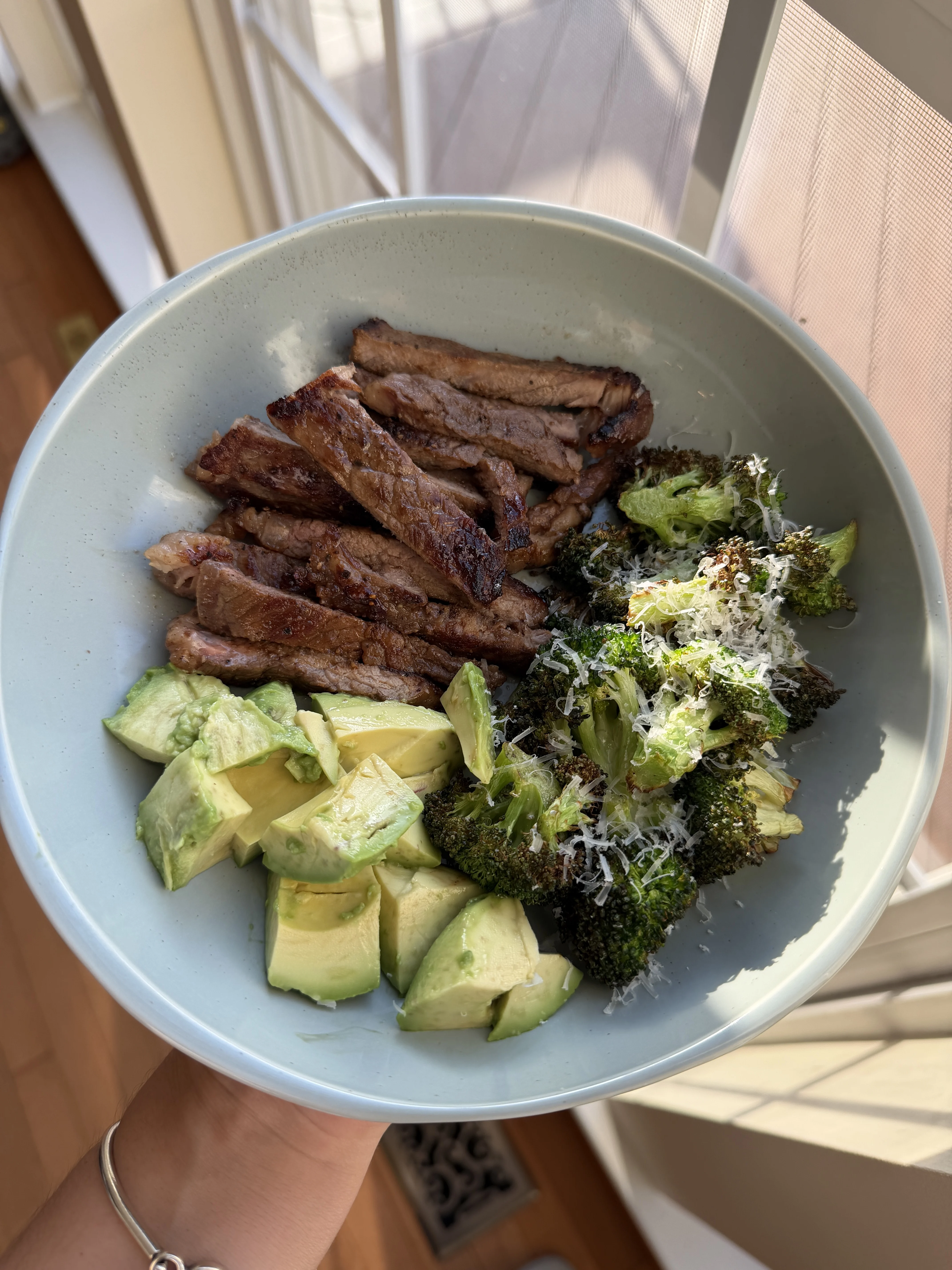 simple-high-protein-bowl-steak-and-avocado recipe