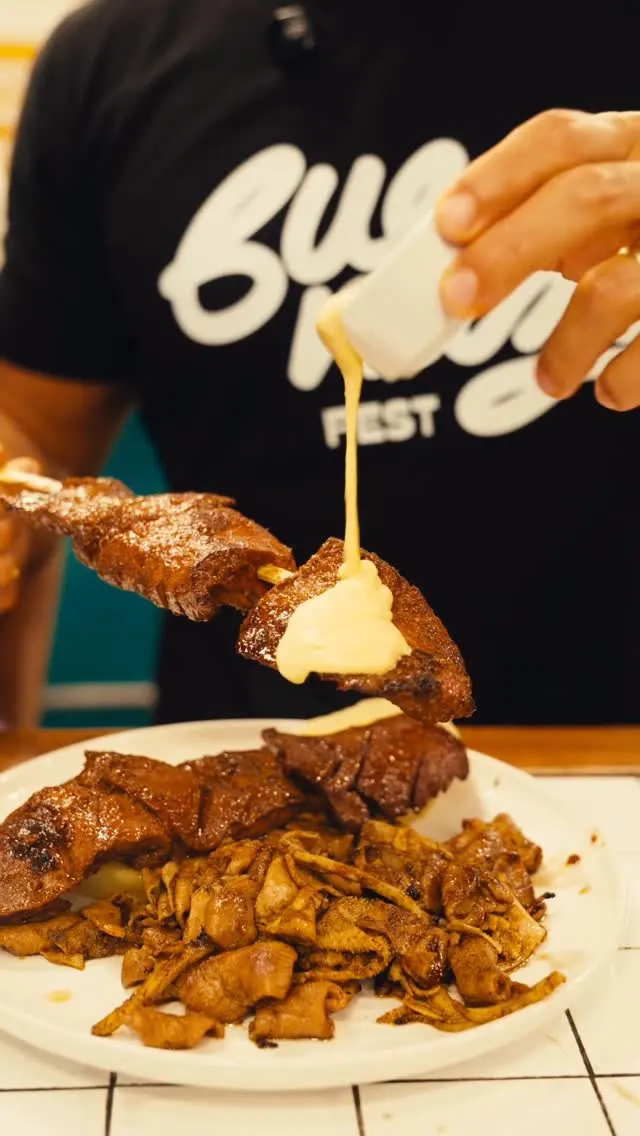 anticuchos-de-corazon-con-rachi-heart-skewers-with-tripe
