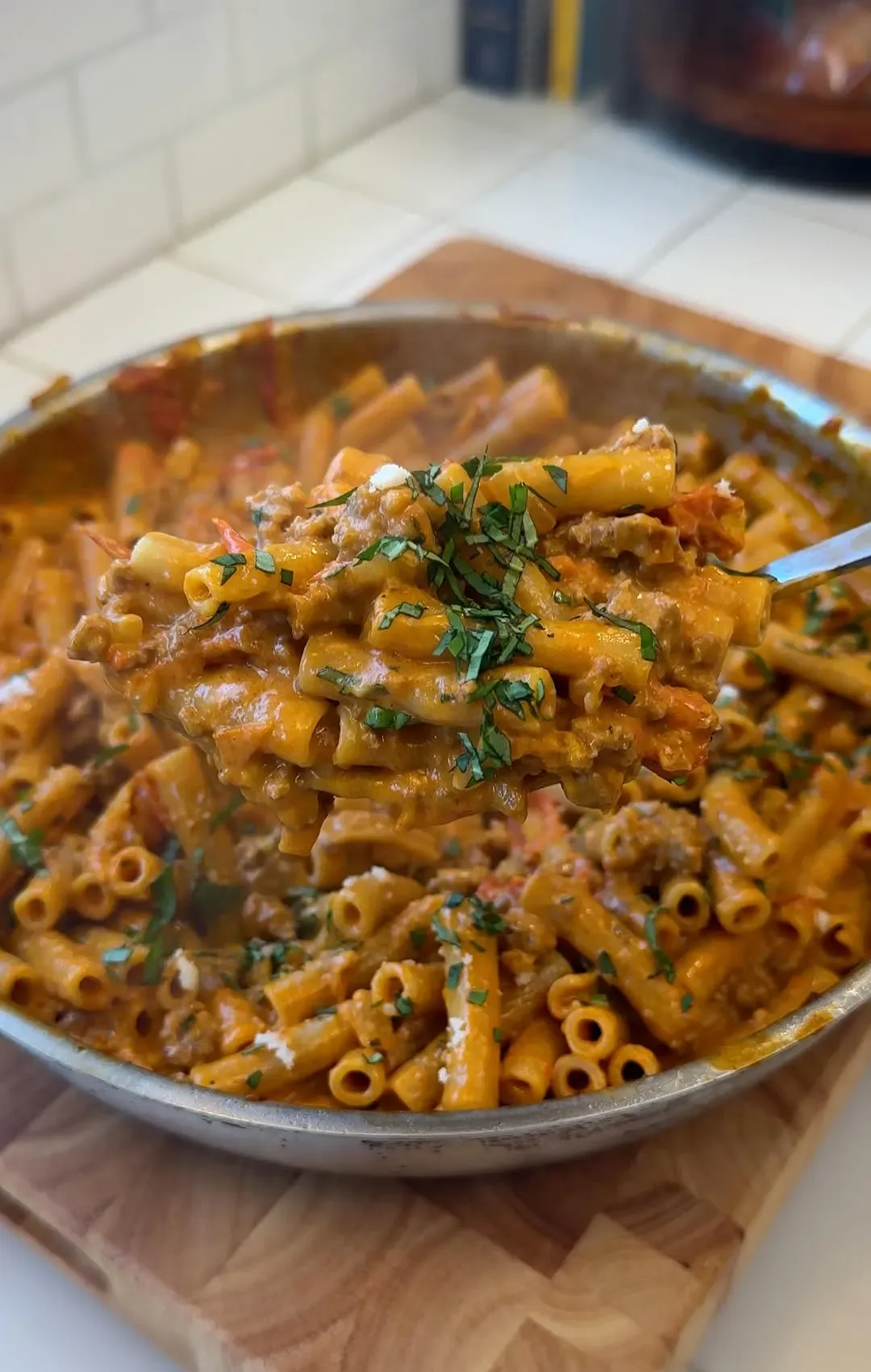 one-pot-cheesy-beefy-tomato-pasta