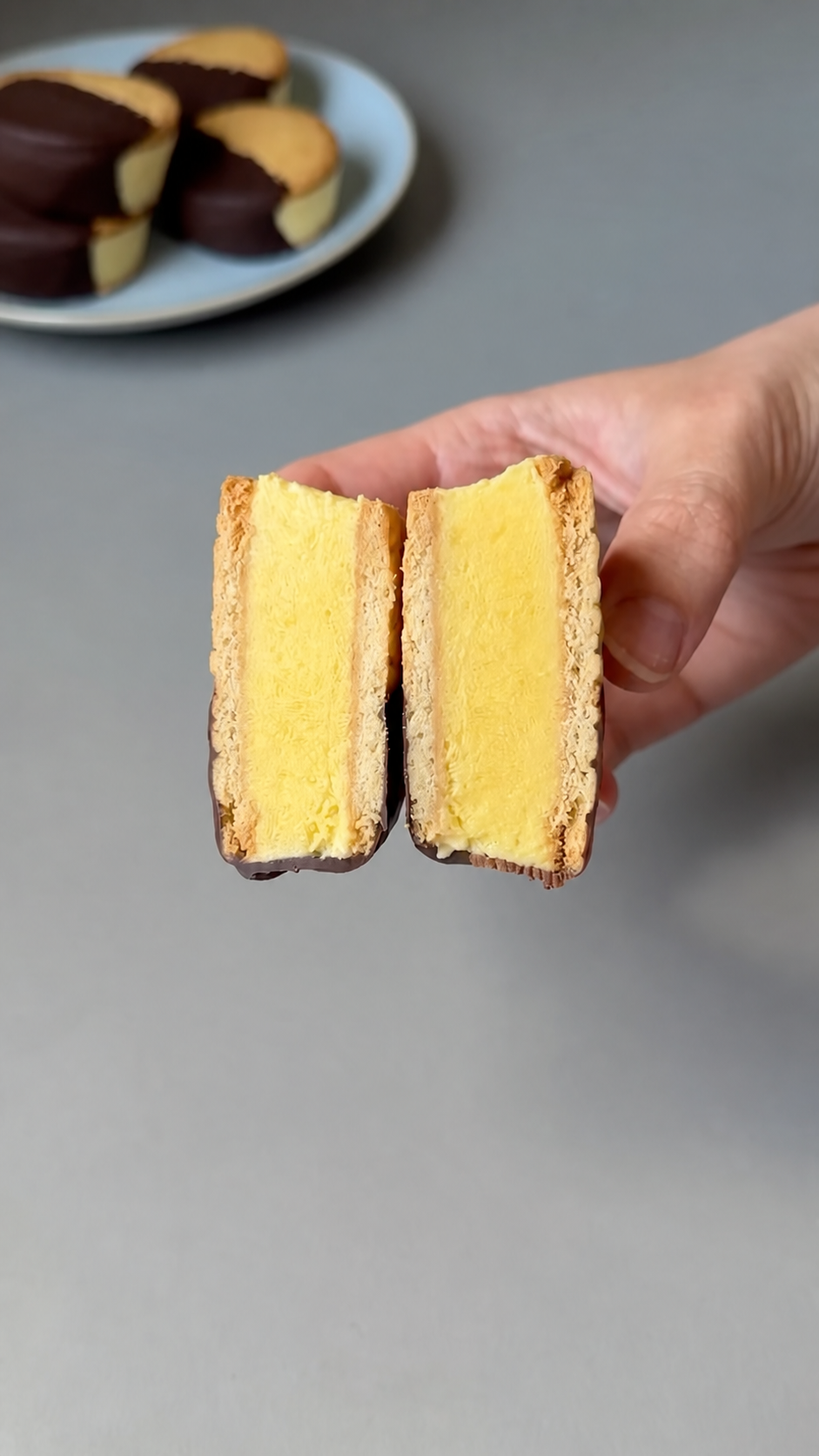 frozen-mango-cookie-sandwiches