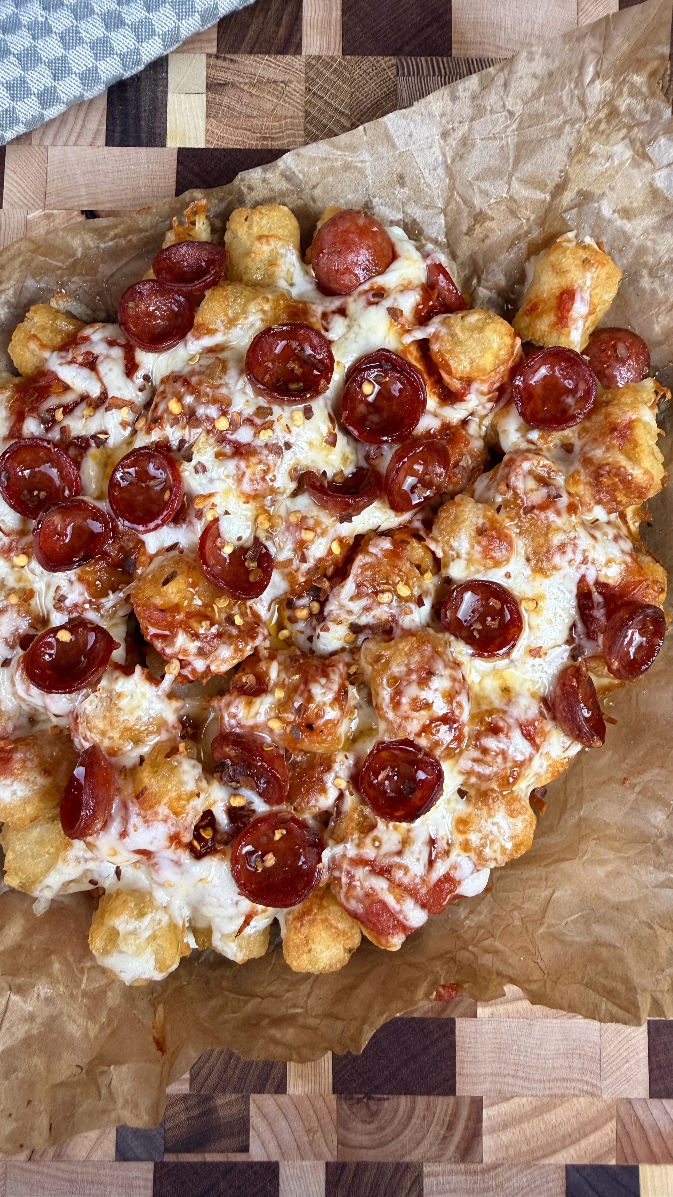loaded-bee-sting-pizza-tots