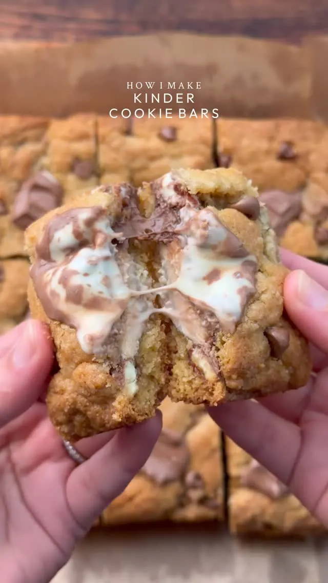crumbly-chewy-kinder-cookie-bars