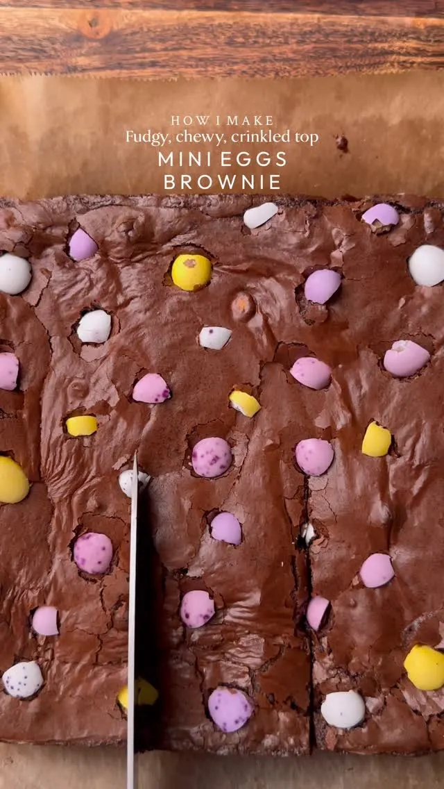 fudgy-chewy-crinkled-top-mini-eggs-brownies