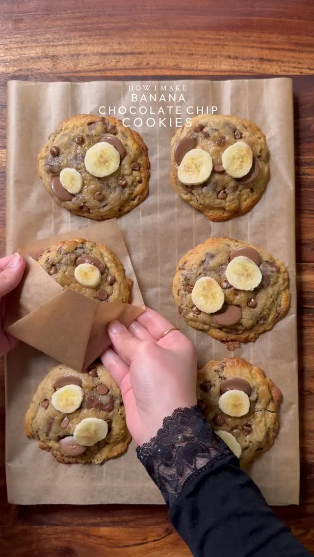 banana-bread-inspired-banana-chocolate-chip-cookies