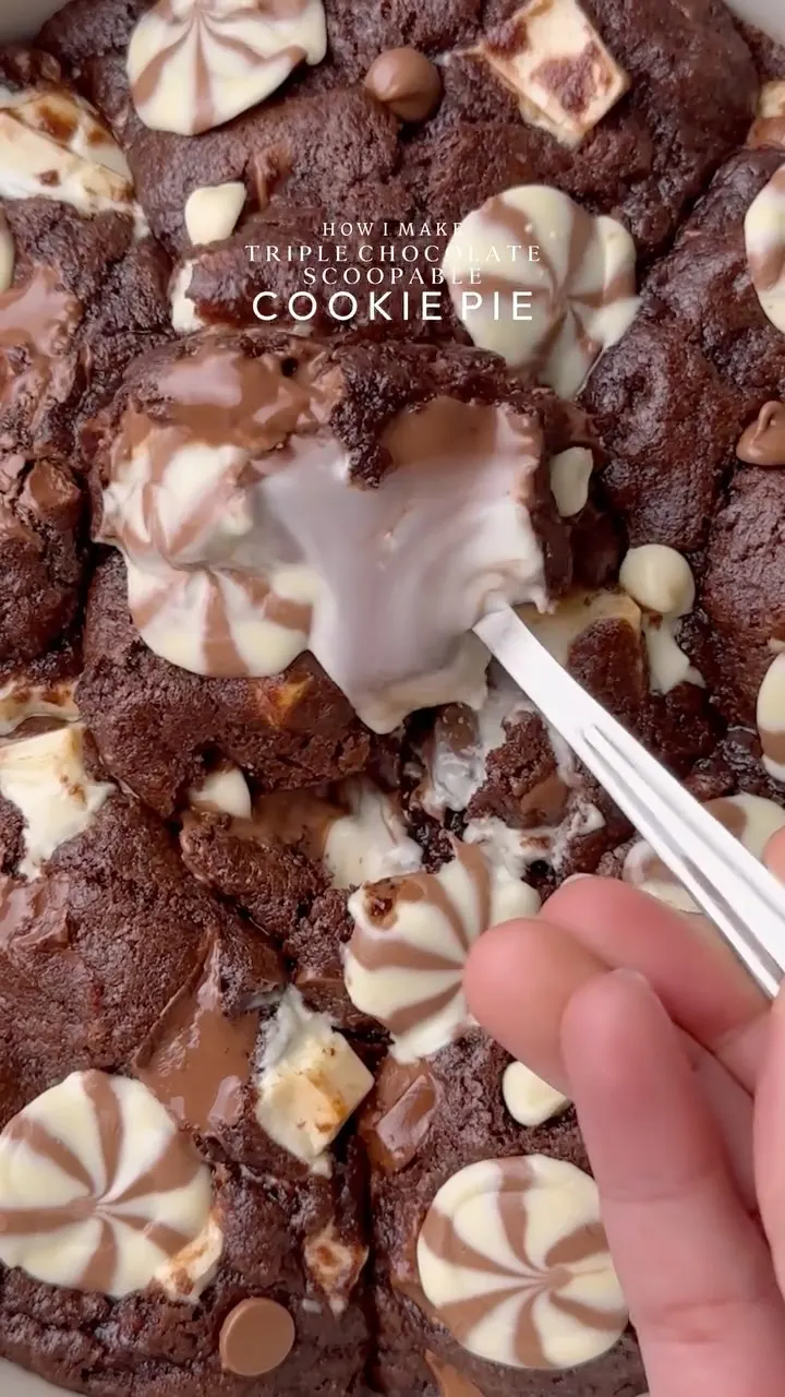 ooey-gooey-triple-chocolate-scoopable-cookie-pie