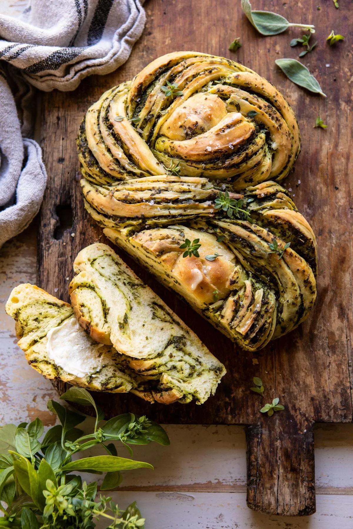 swirled-garlic-herb-bread.