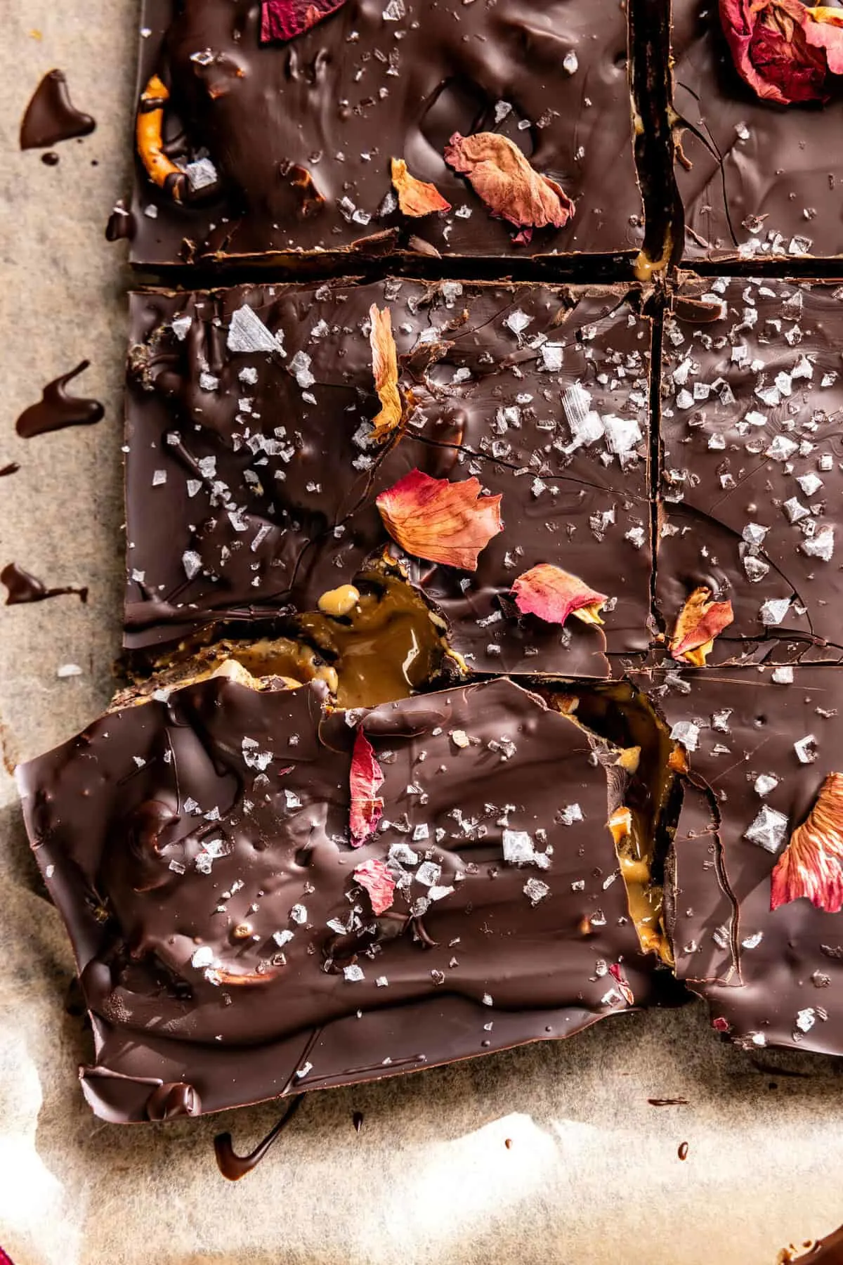 super-easy-salted-date-bark