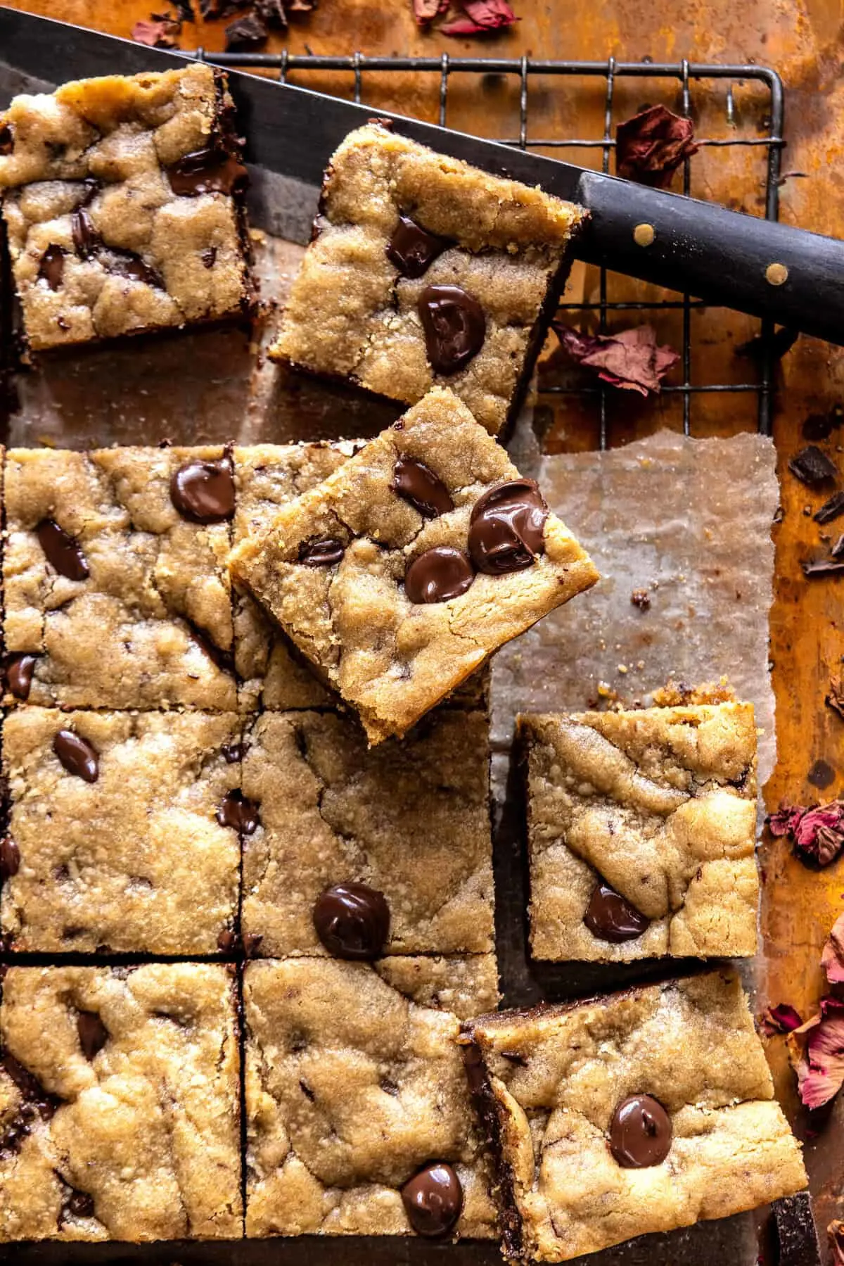 tahini-butter-chocolate-chip-cookie-bars.