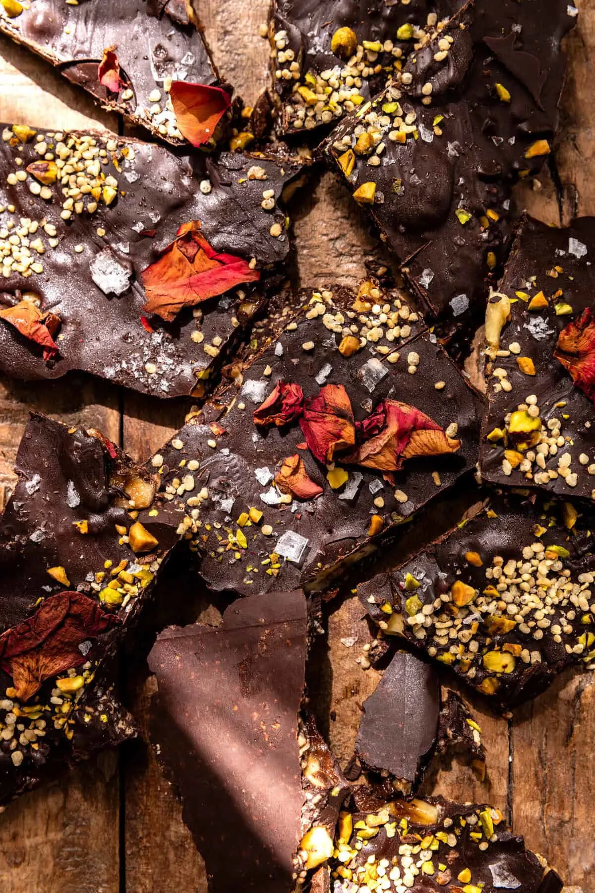 dark-chocolate-bark-with-puffed-quinoa-and-bananas