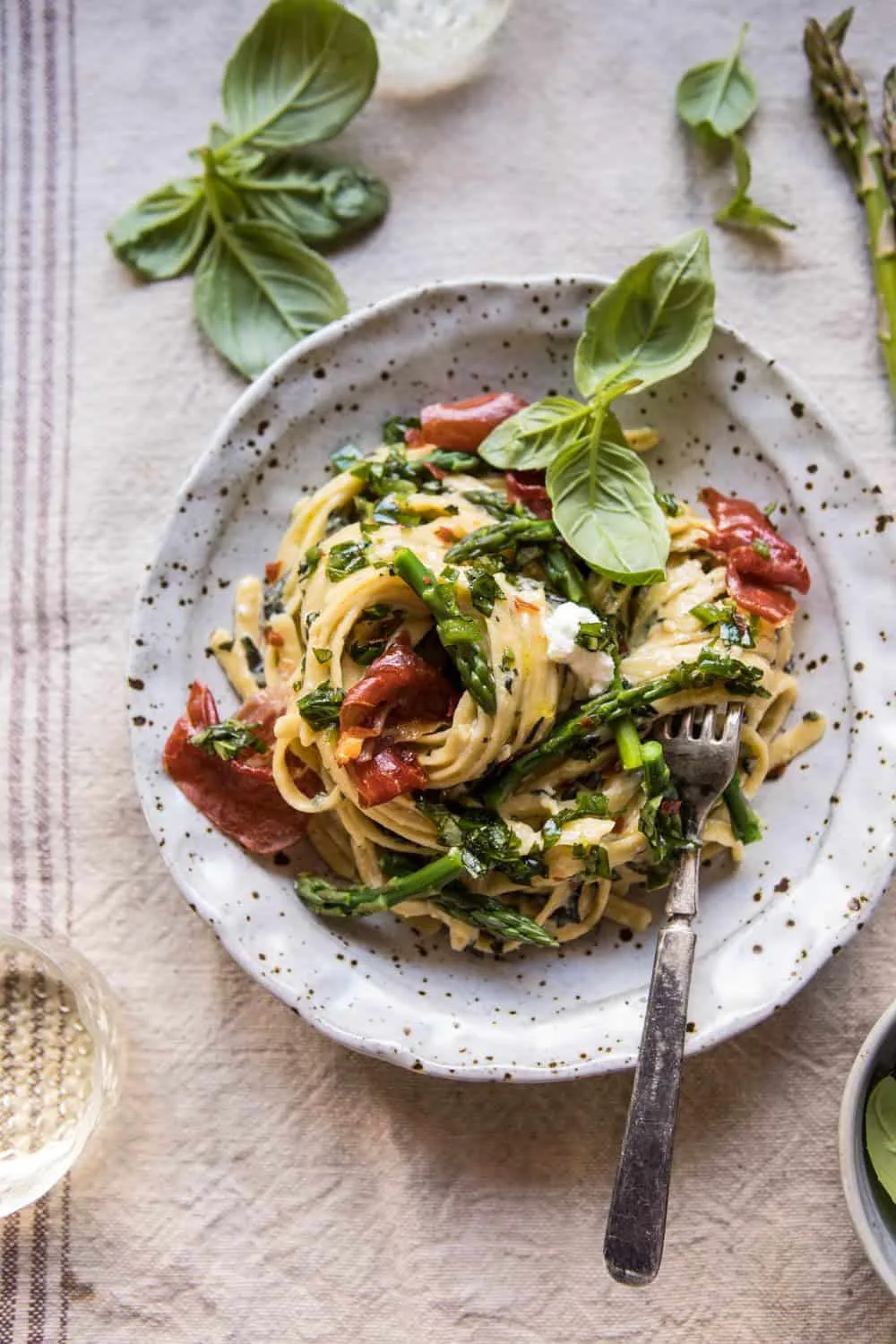 spicy-pesto-asparagus-and-ricotta-pasta-with-crispy-prosciutto