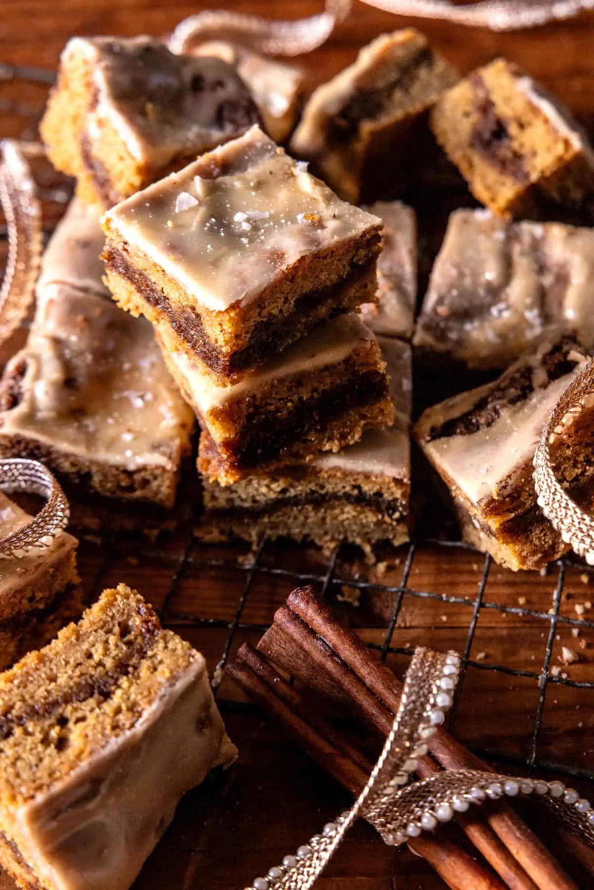 frosted-brown-butter-snickerdoodle-blondie-bars